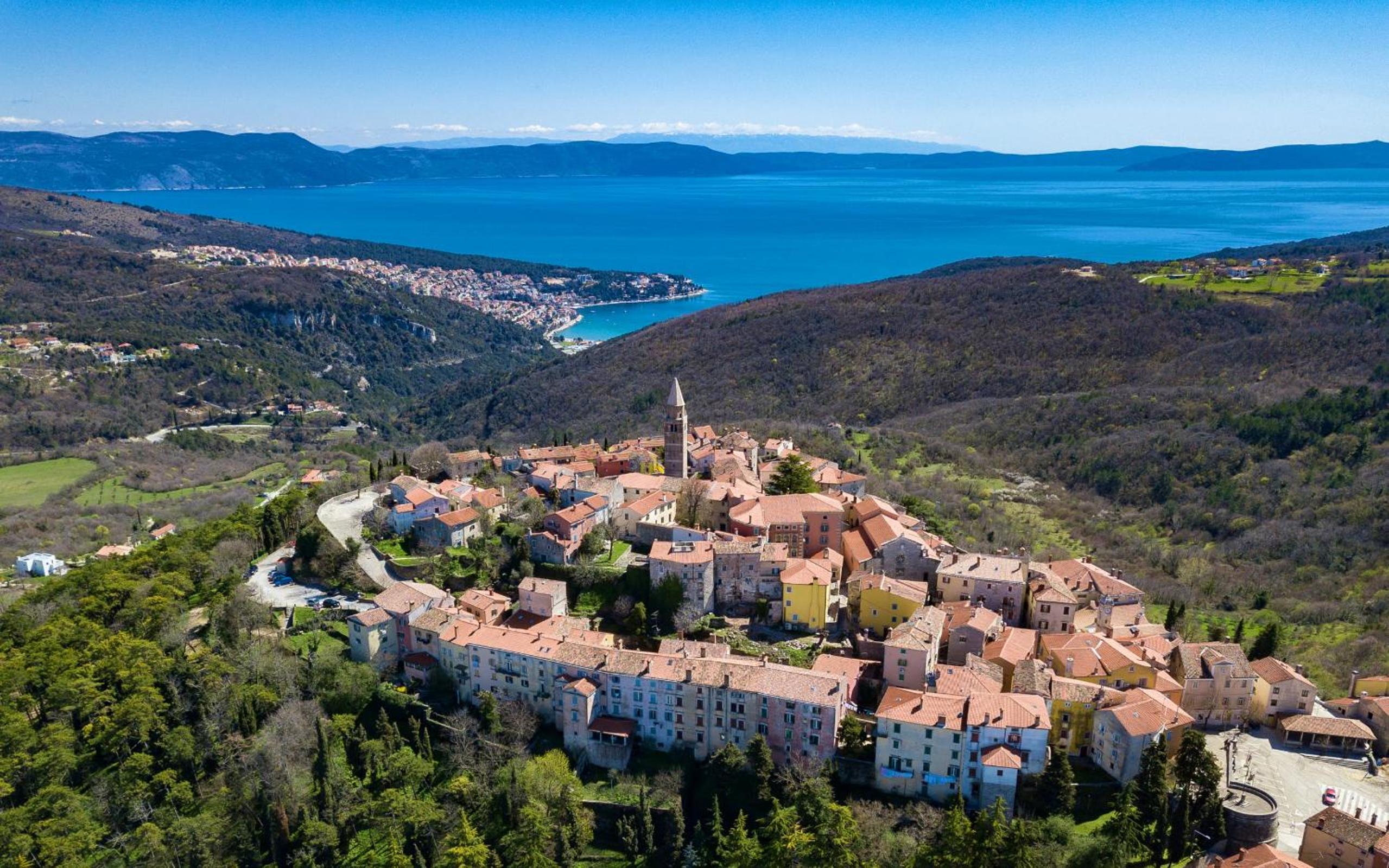 Pet friendly Apartments Licul view 2