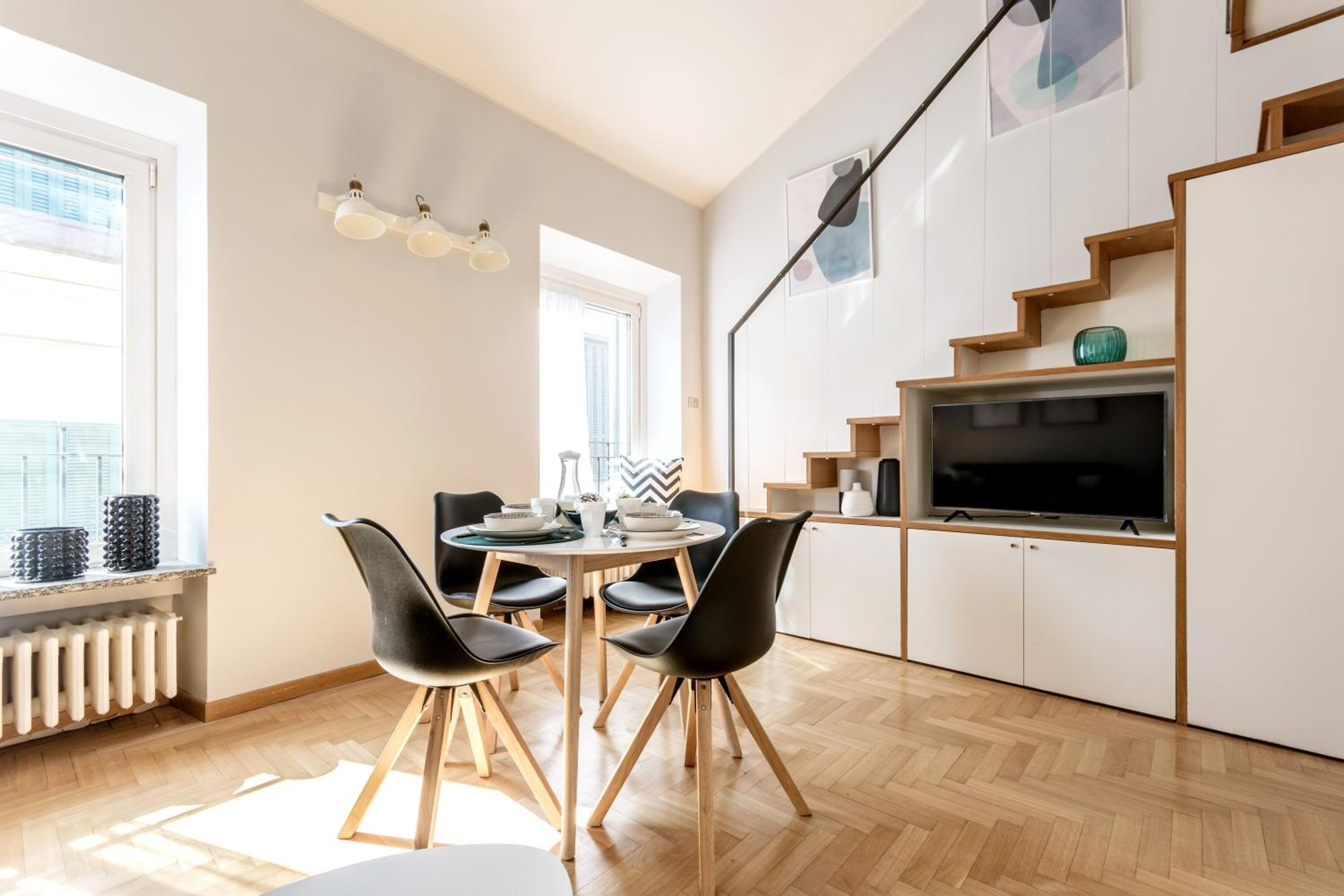 Modern Simplicity in Milan Centre photo 3