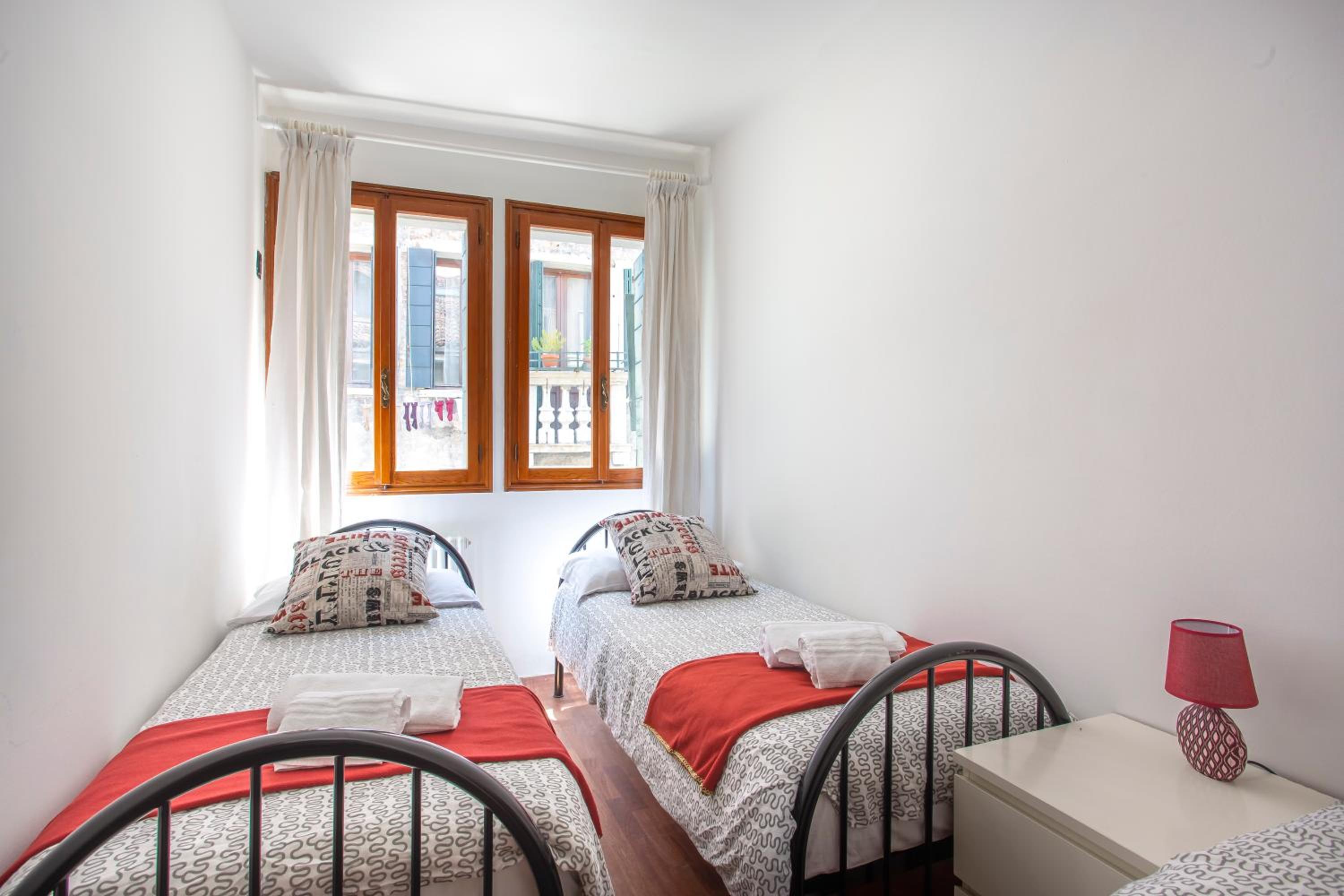 Venice Near San Marco 7 pax WiFi 2 Bedroom photo 3