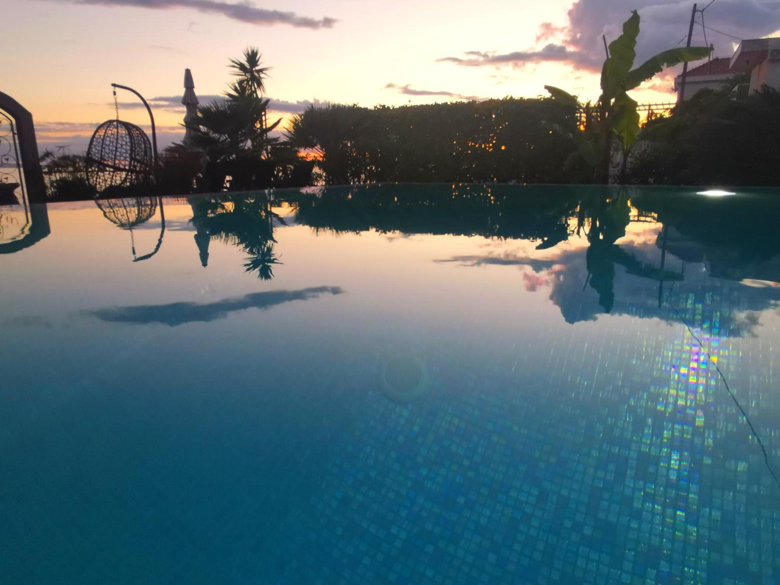 Villa Maris- beachfront villa with exclusive pool view 3