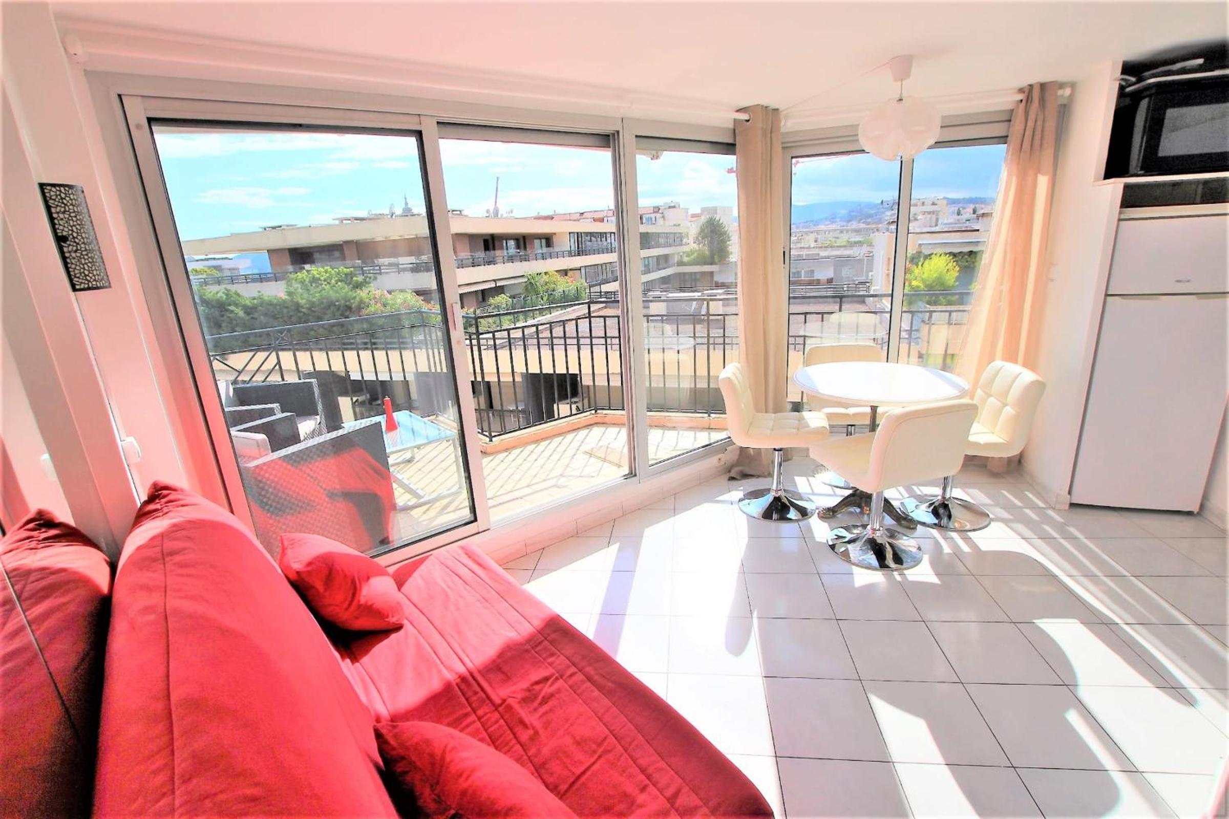 Nice apartment last floor with terrace and clear view on the sea view 2
