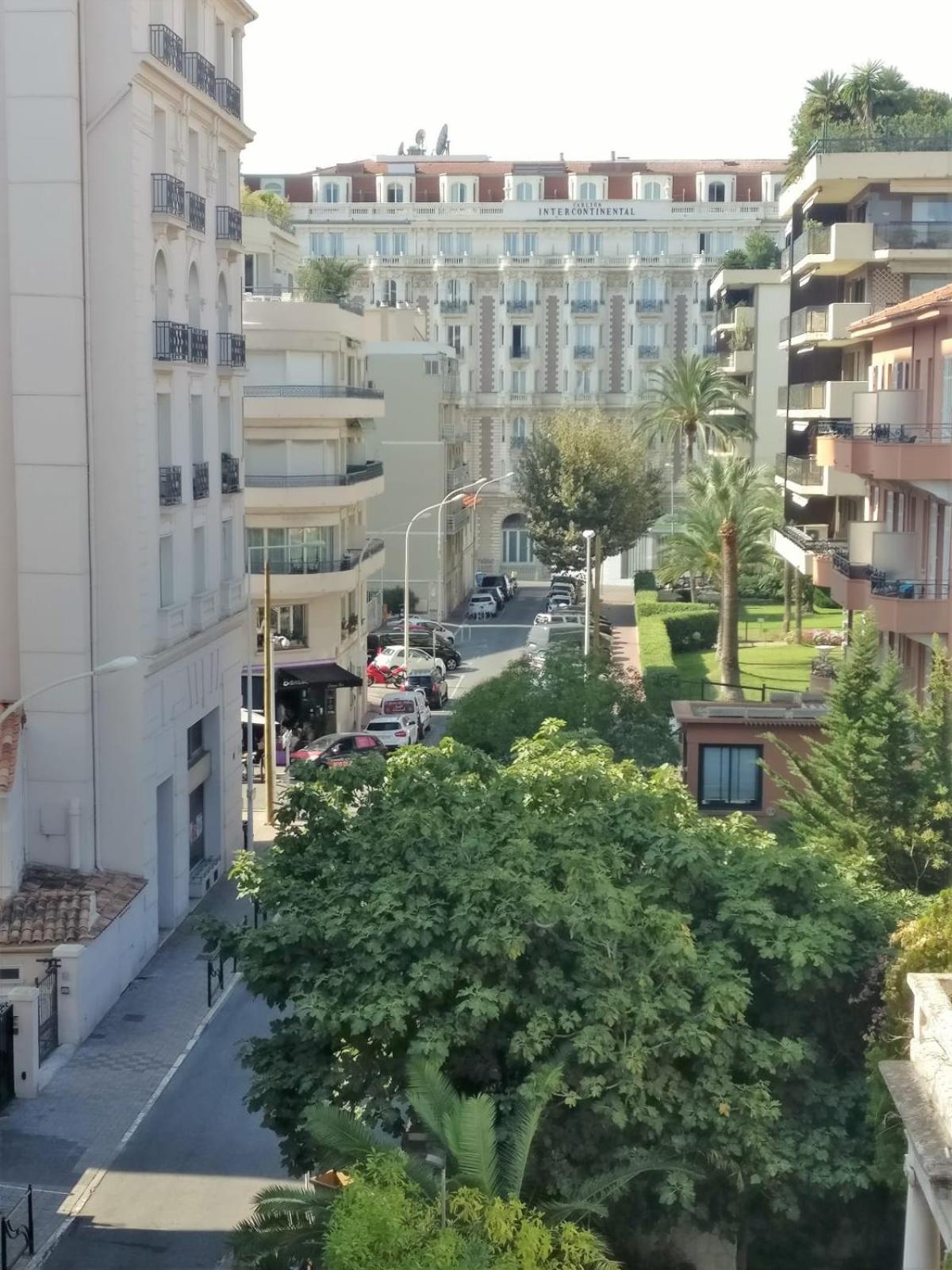 Cannes located behind the Martinez Hotel at 50 meters to the Croisette view 2