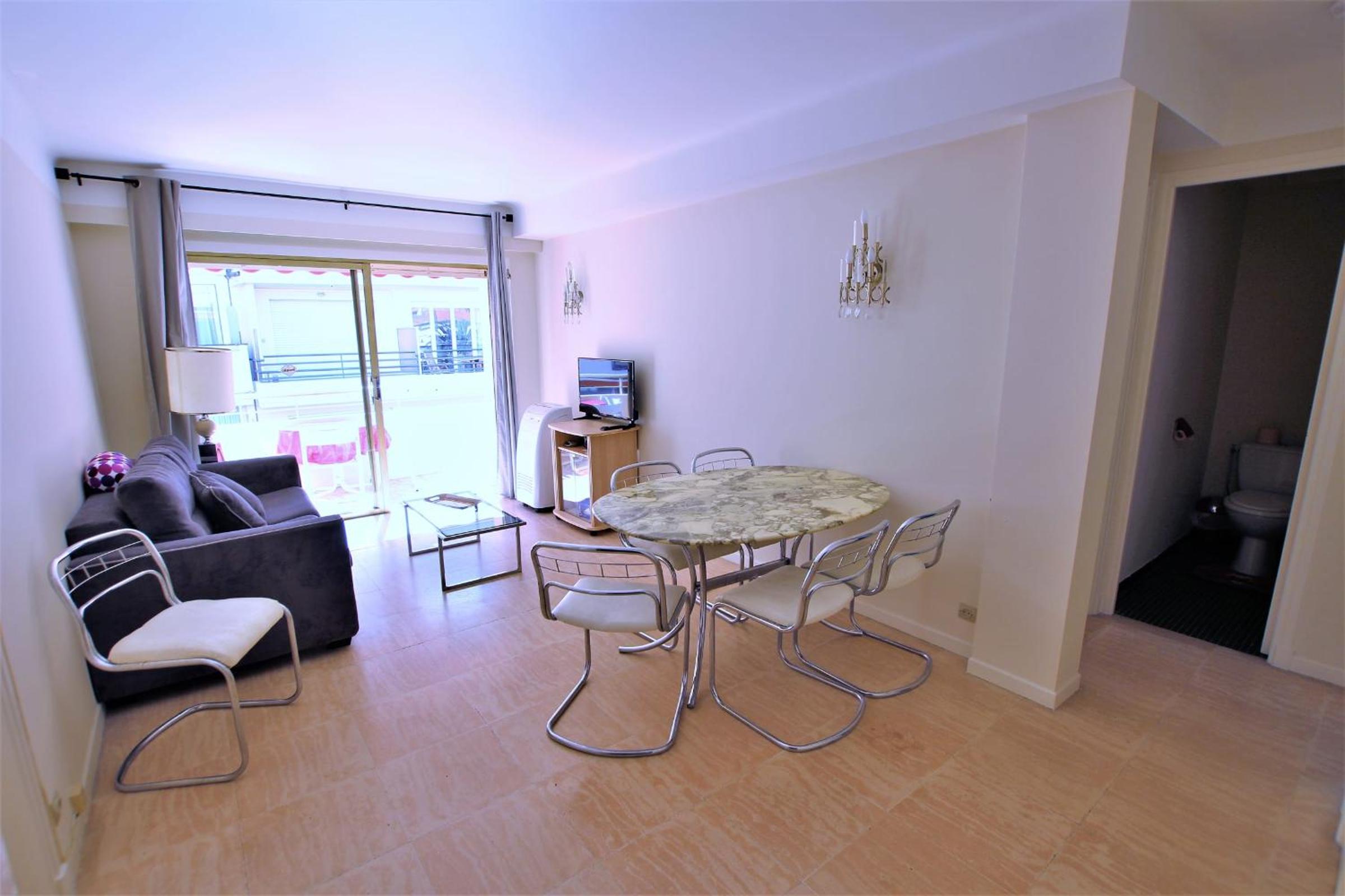 Cannes located behind the Martinez Hotel at 50 meters to the Croisette view 5