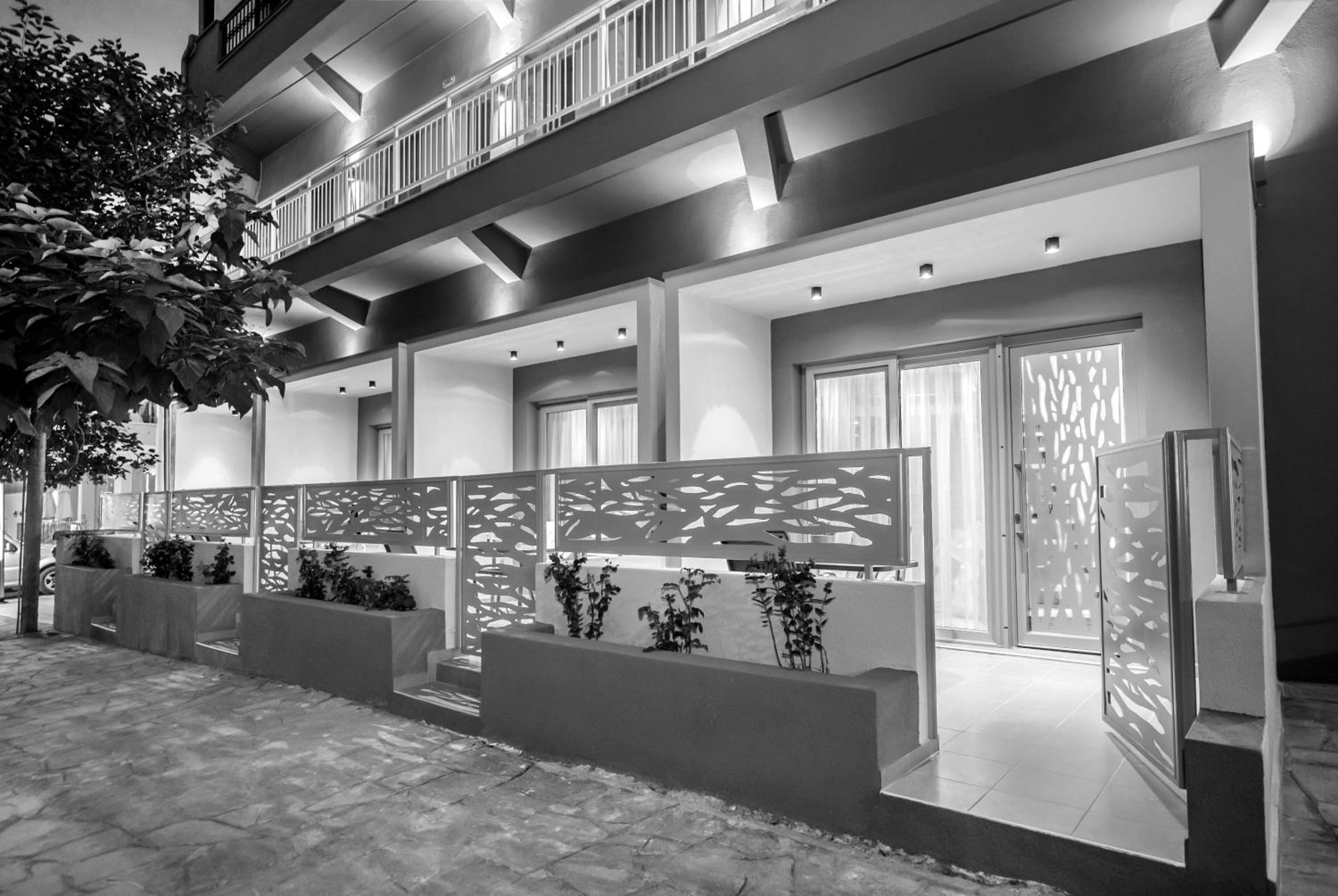 Mr & Mrs K Lofts photo 4
