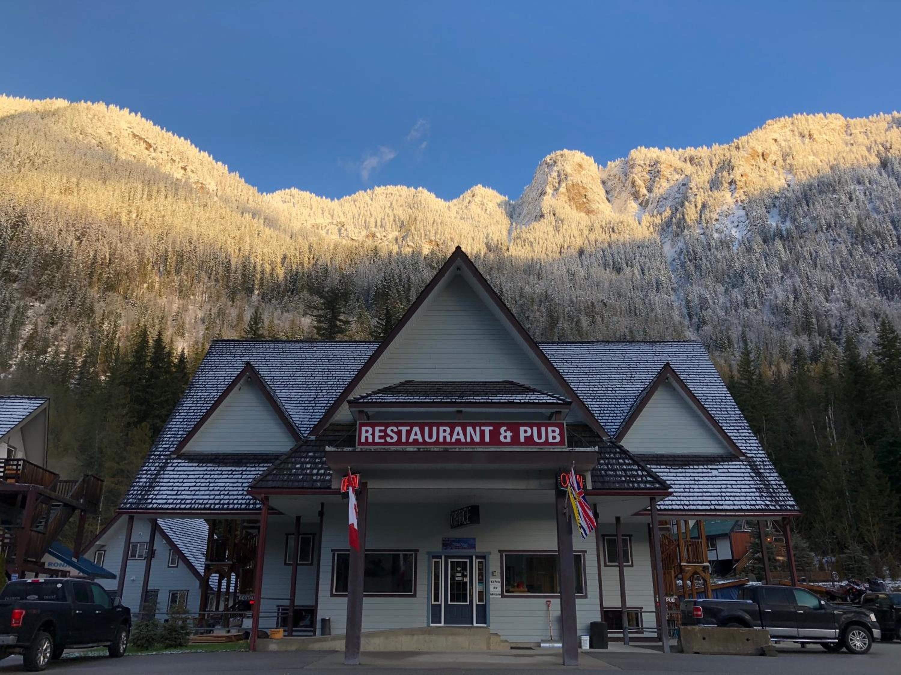 Peaks Lodge
