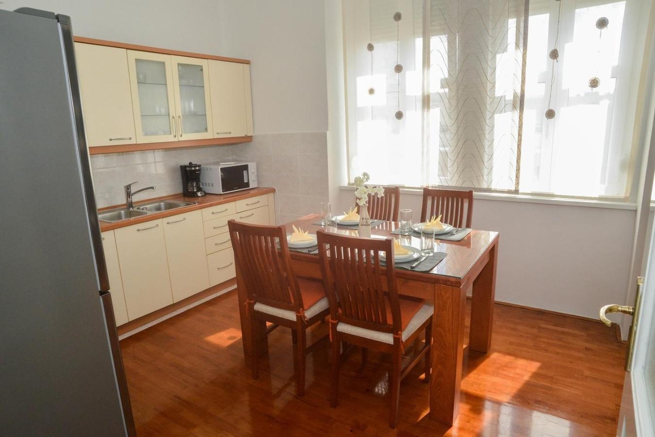 Apartment Claudia, near old town, free parking place view 3