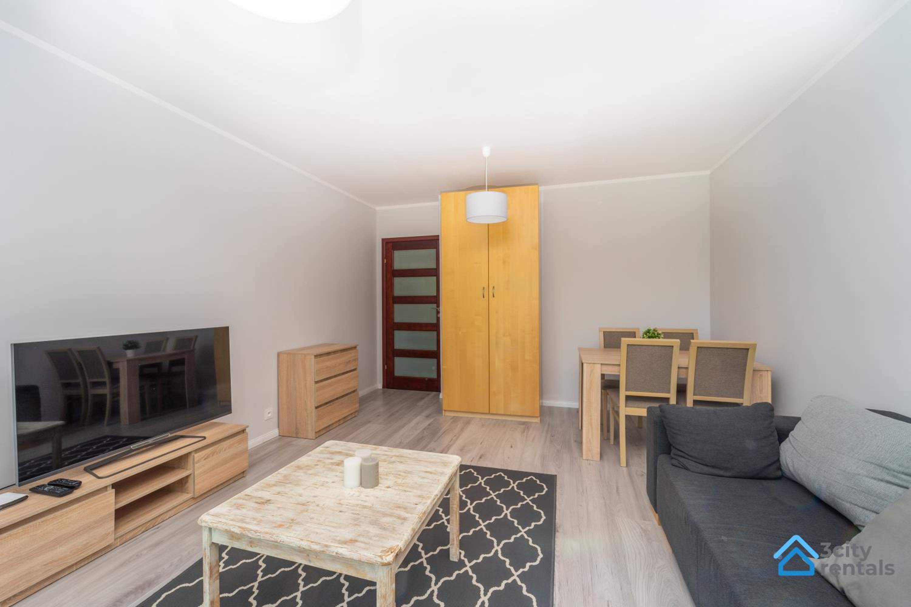 Apartment for 10 with garden and parking