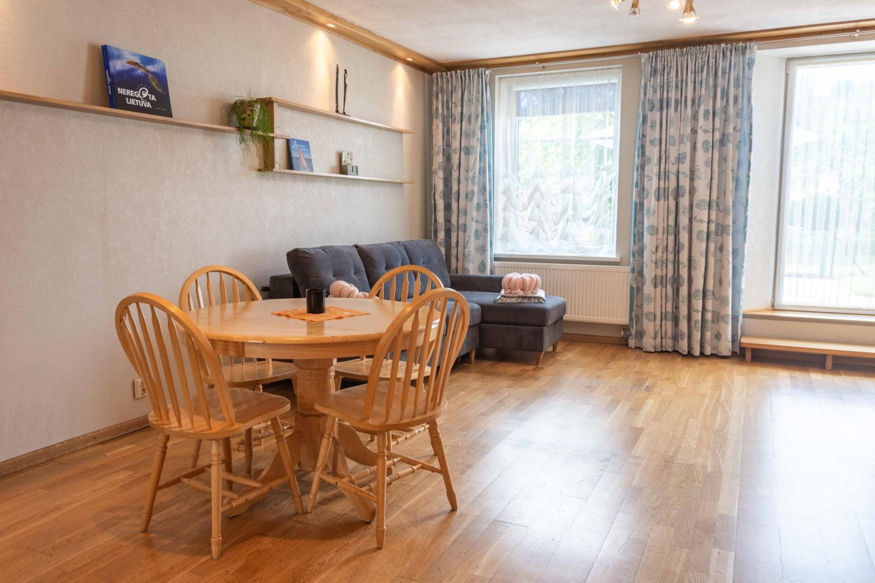 Cozy one room apartment with yard view 3