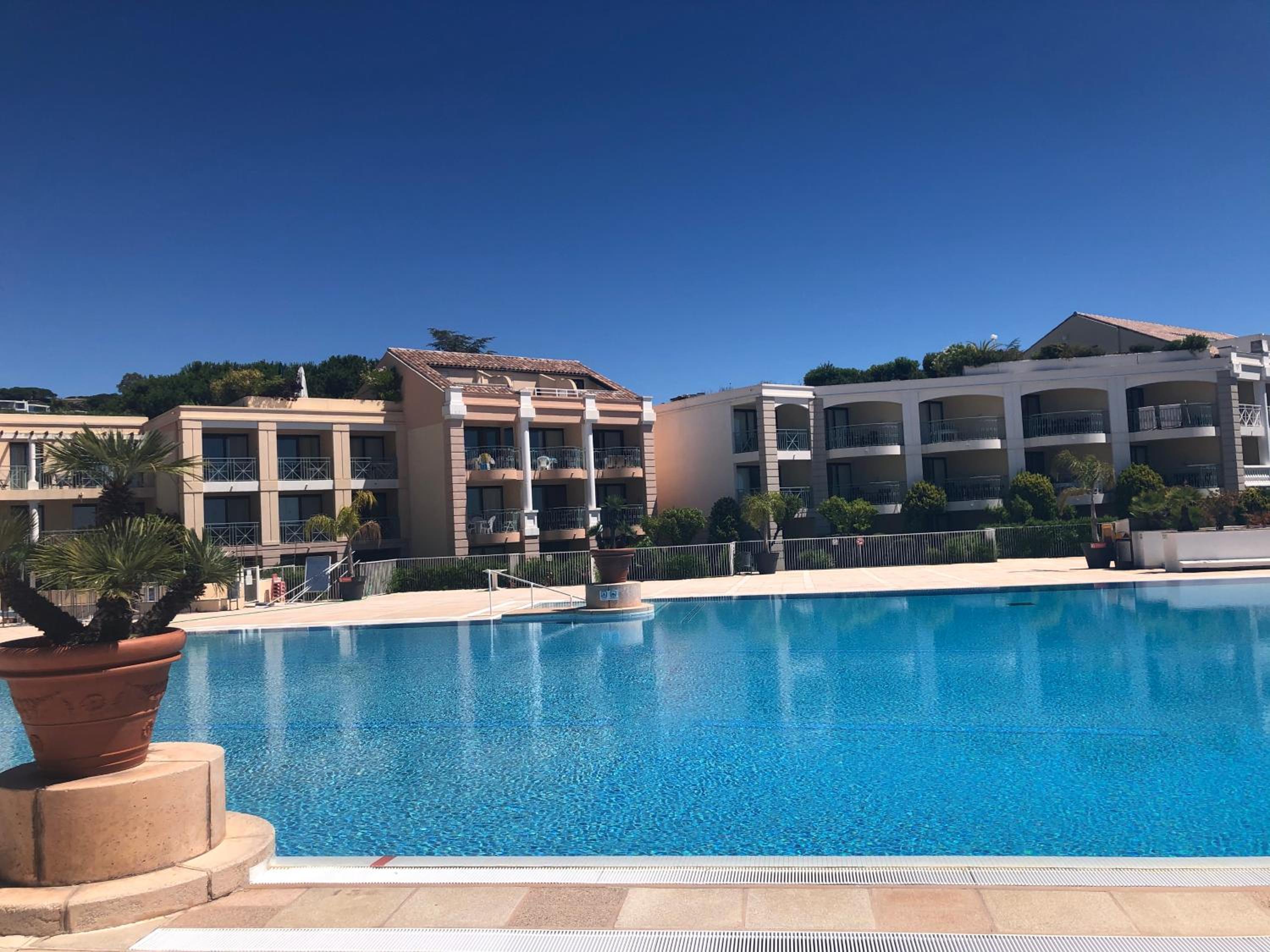 Duplex vue mer spendide, terrasse piscine jardins parking photo 5