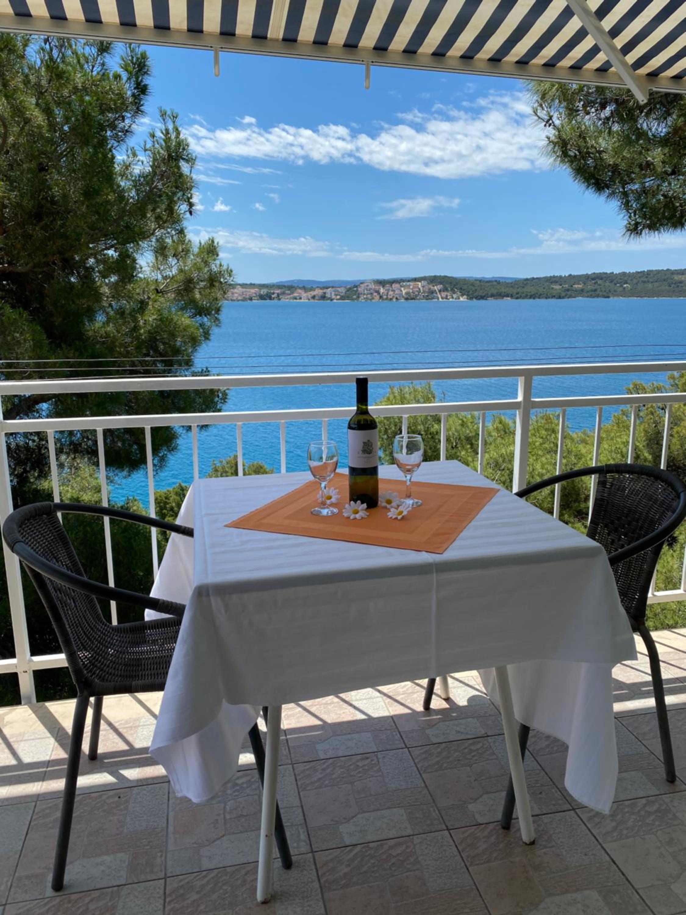 Apartments Bartol with sea view near the beach & city center view 5
