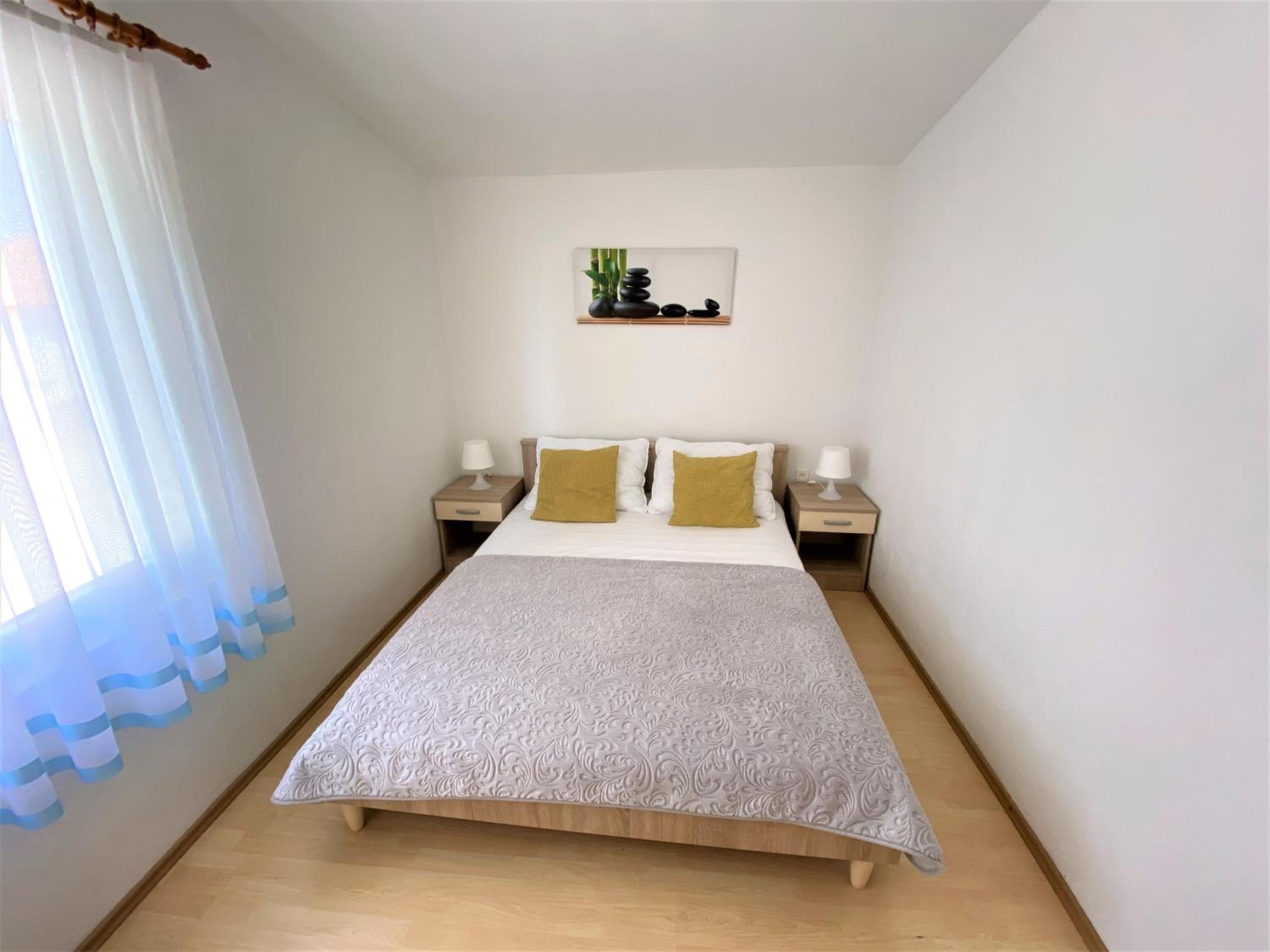 Apartments Bartol with sea view near the beach & city center view 4