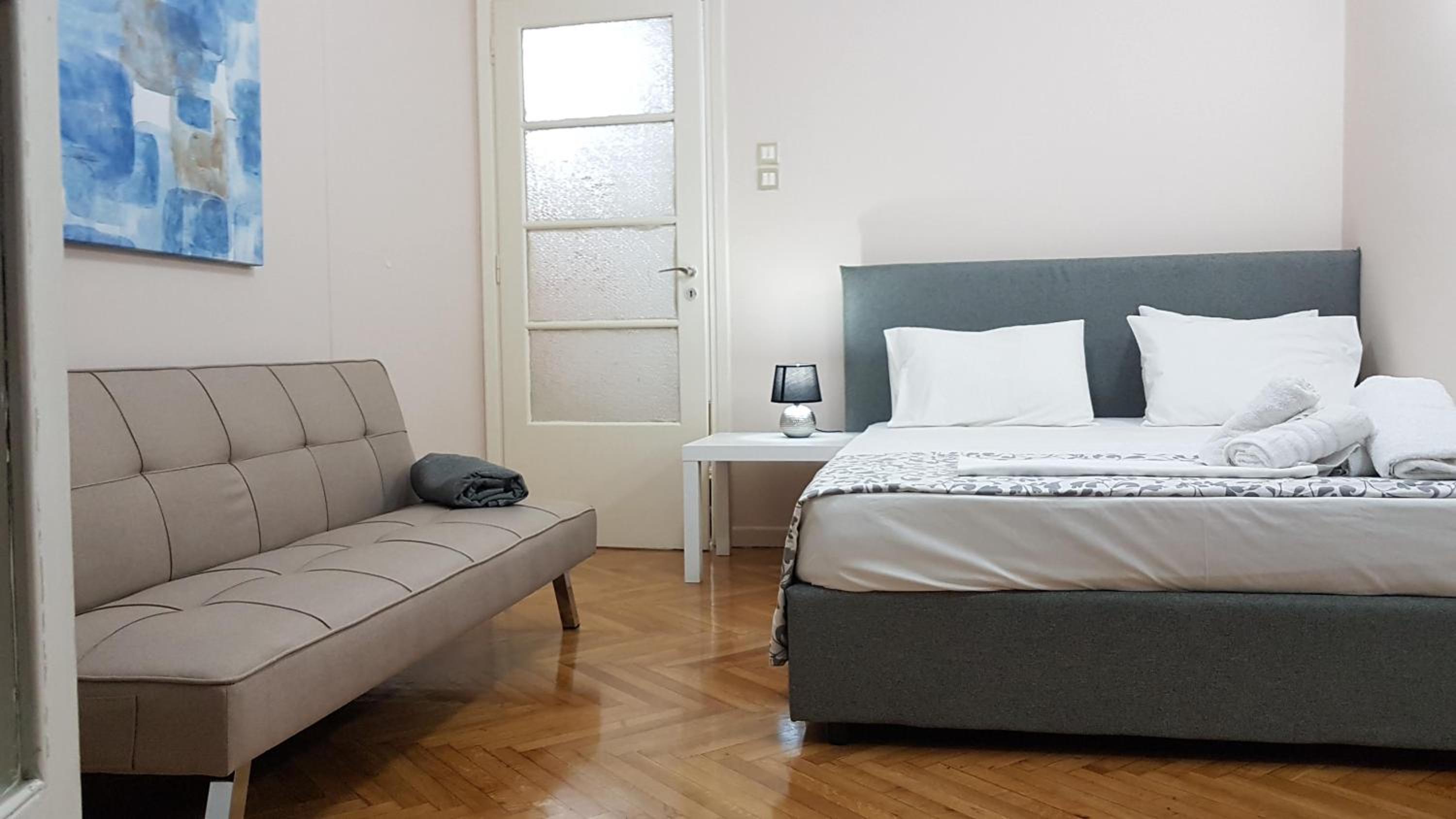 Olive Apartment - Athens Center, 4 Bedrooms, 1.5 Bathrooms