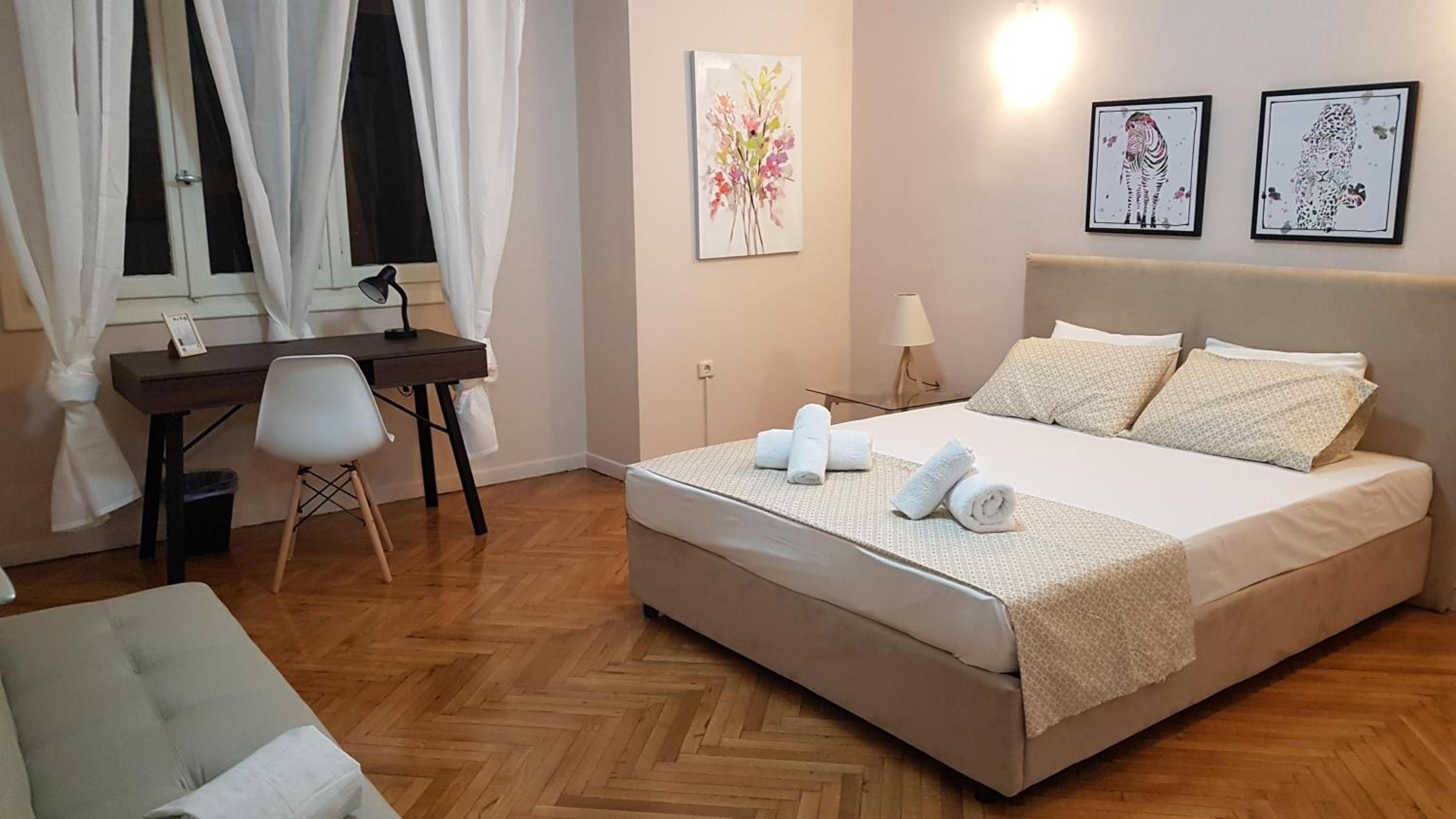 Olive Apartment - Athens Center, 4 Bedrooms, 1.5 Bathrooms