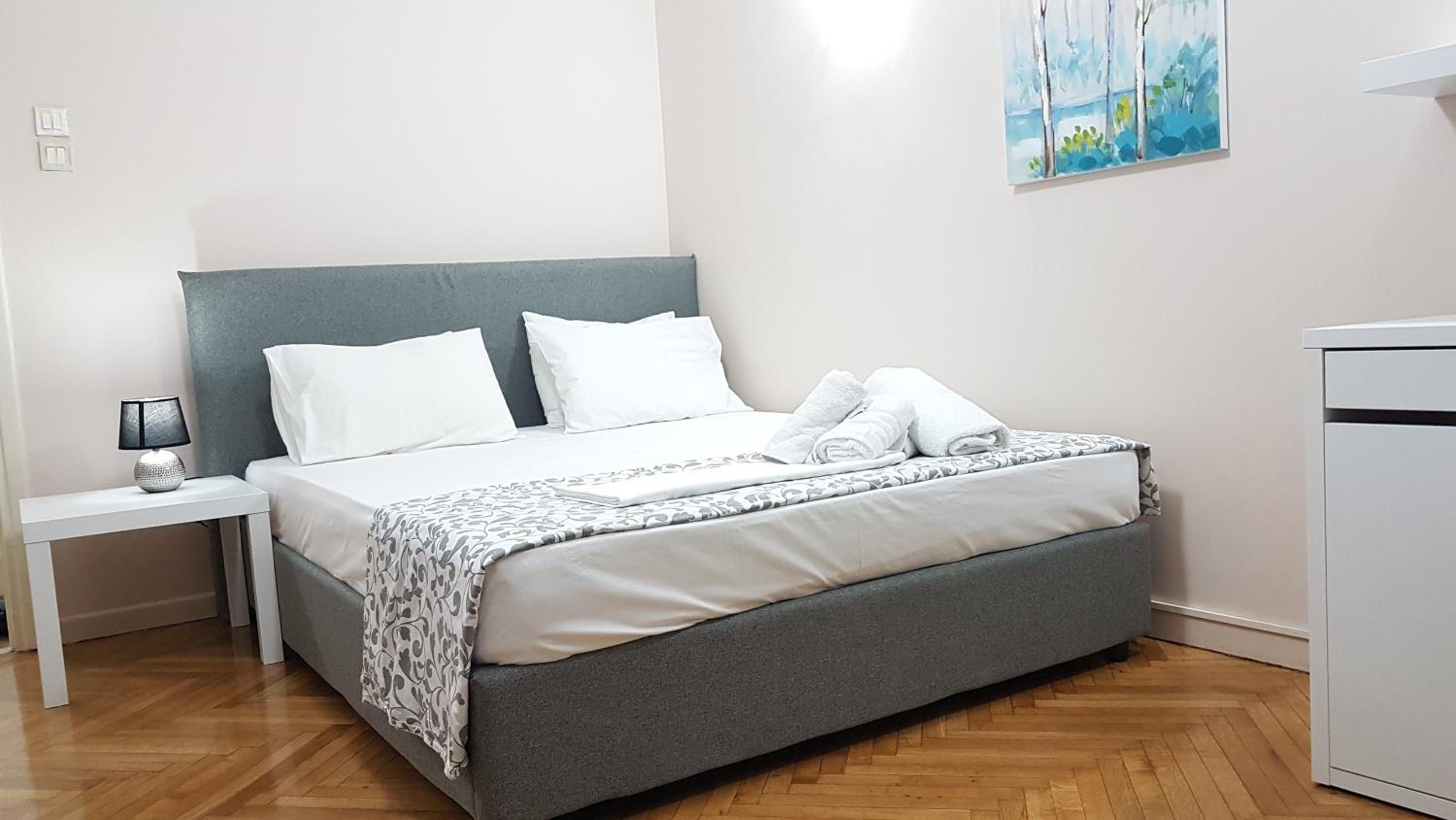 Olive Apartment - Athens Center, 4 Bedrooms, 1.5 Bathrooms