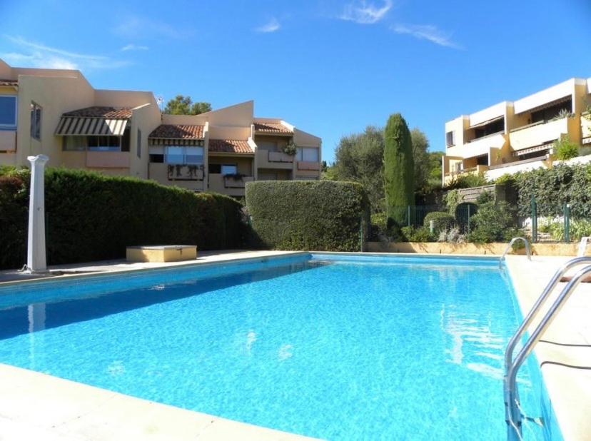 Studio avec piscines à 500m de la plage view 2