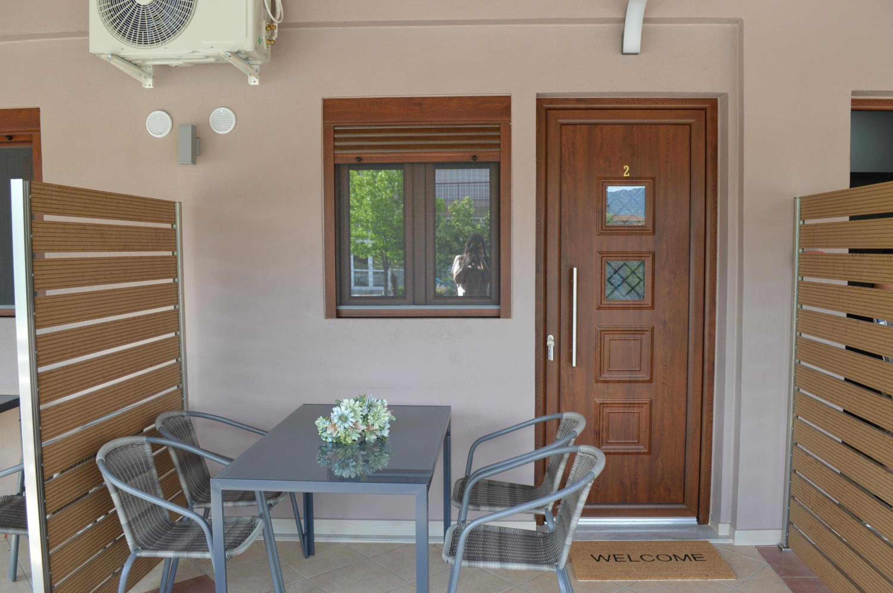 Evgenia & Zoe Apartments