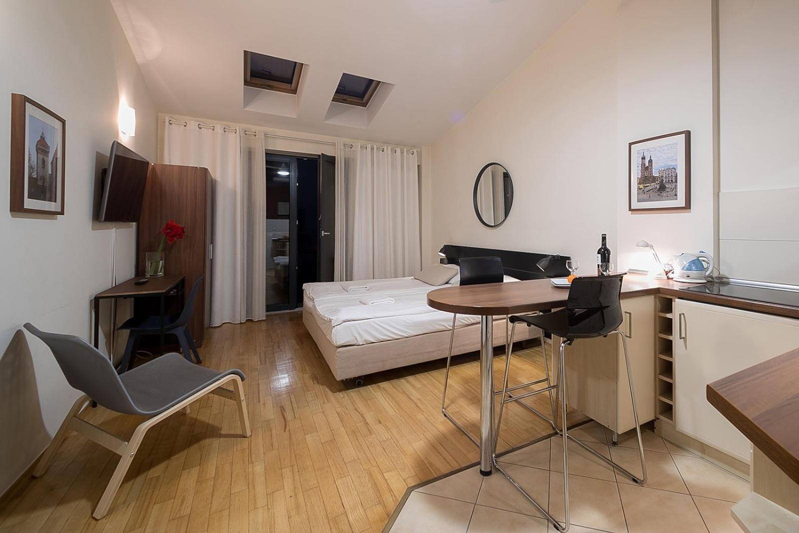 Main Square Studio with TERRACE & Air condition view 5