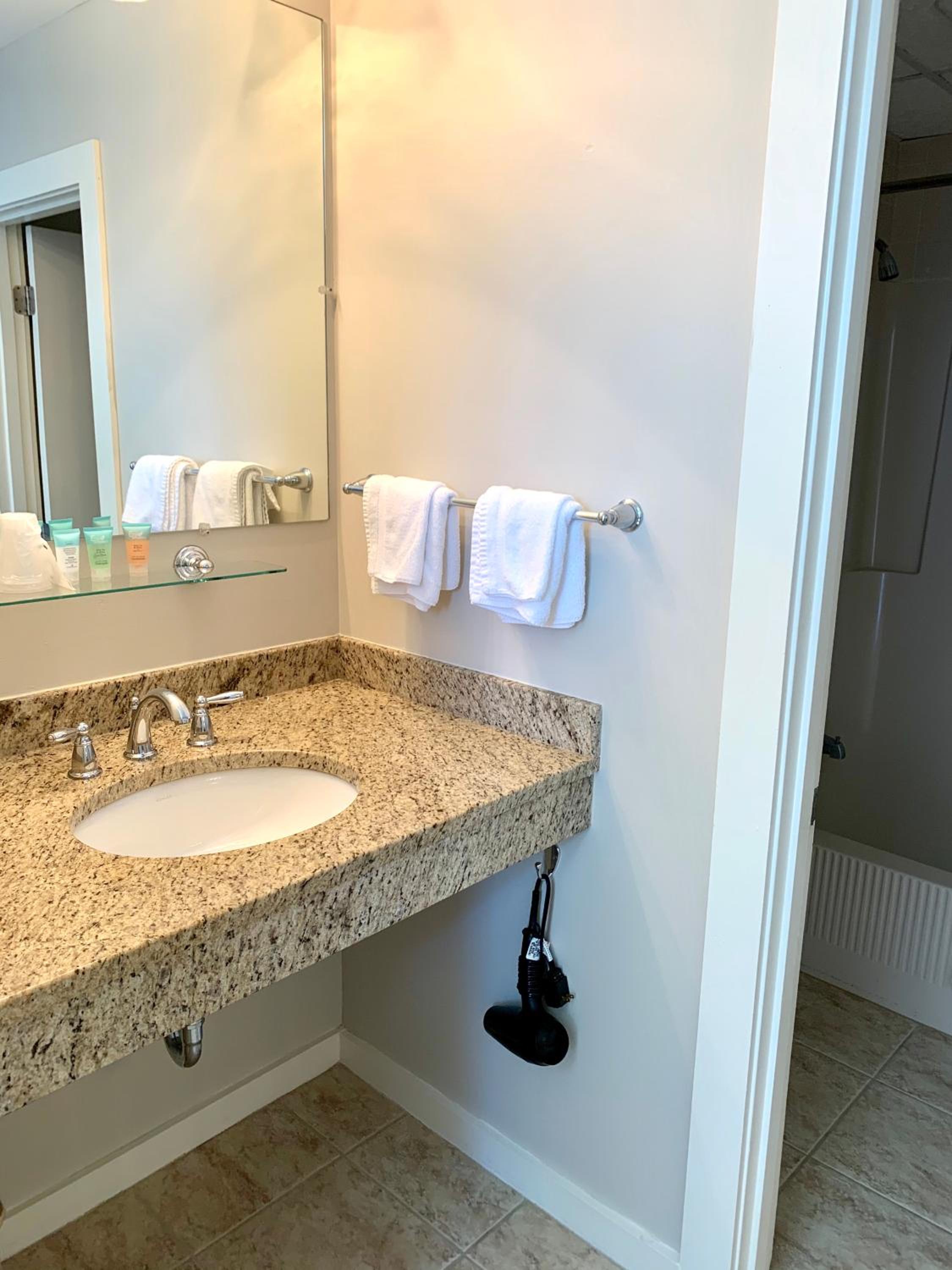 Atlantic Oceanfront Hotel, Wells Beach - Property Image 28