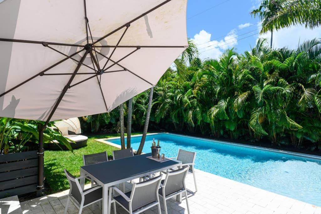 Paradise Home 3 BR with Heated Pool close to Beach