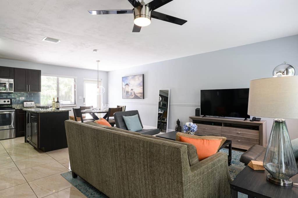Paradise Home 3 BR with Heated Pool close to Beach