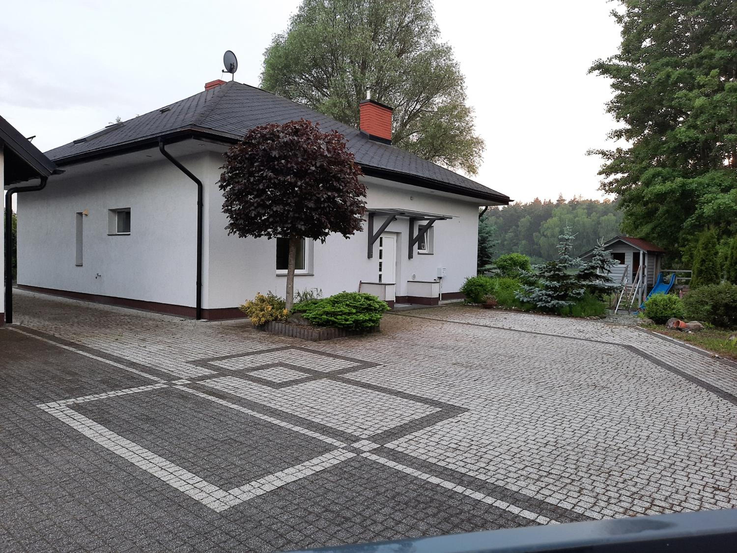 Dom nad jeziorem na Kaszubach