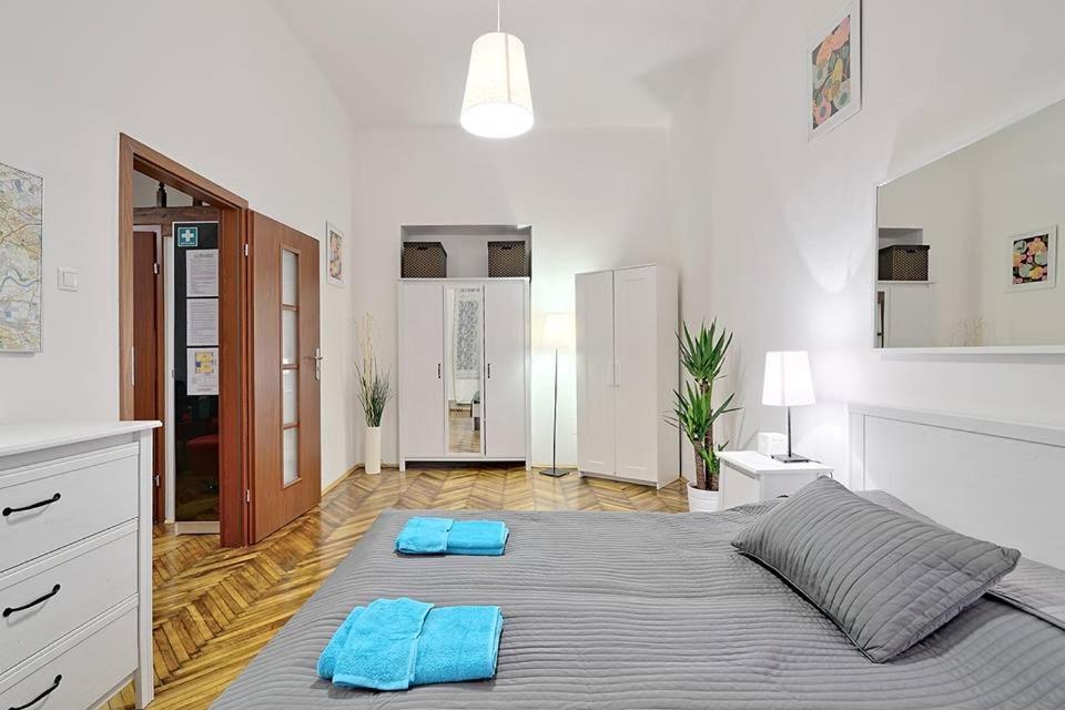 Apartment next to the Main Square view 5
