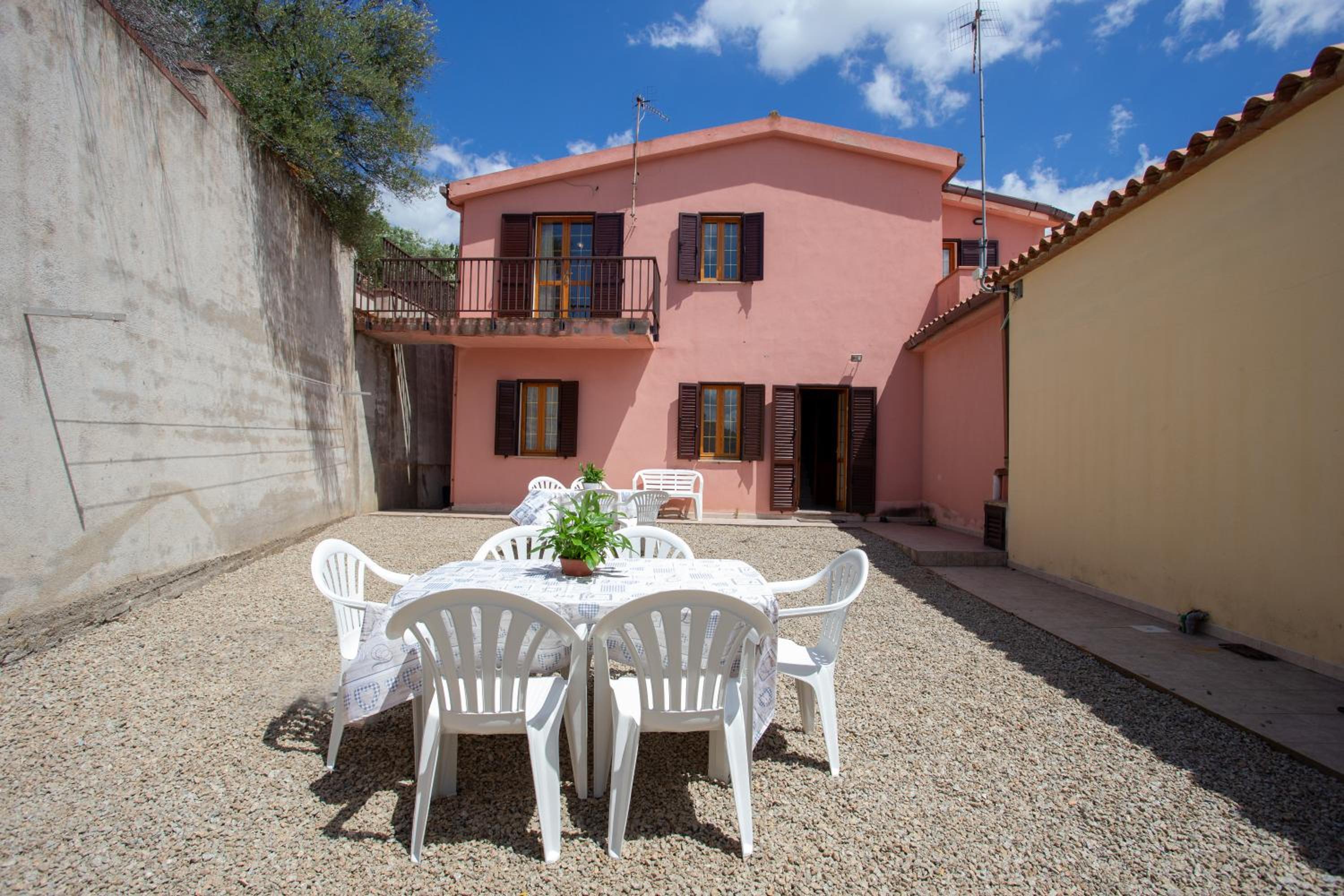 Tavolara Ichnos House photo 4