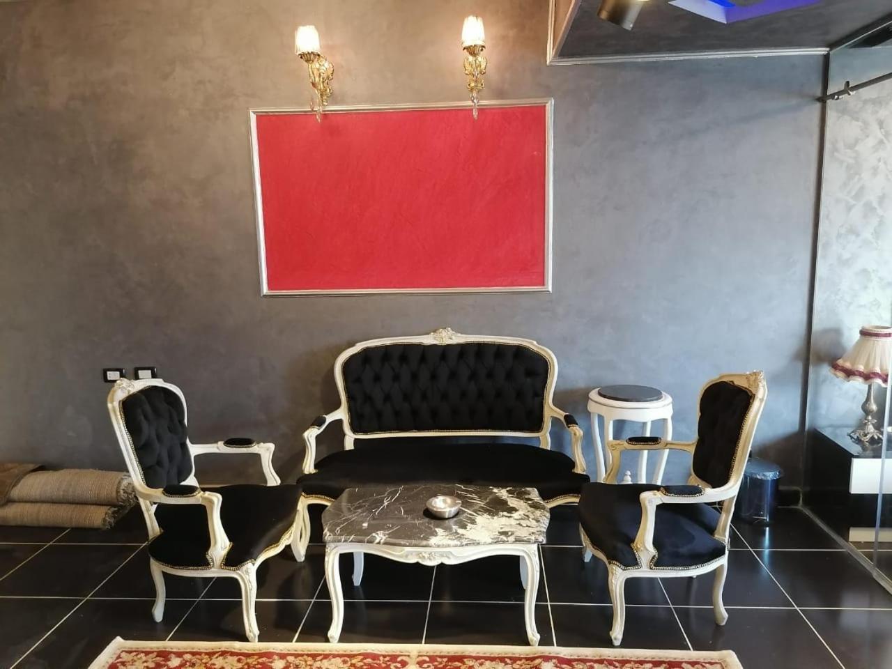 Chic Apartment 1