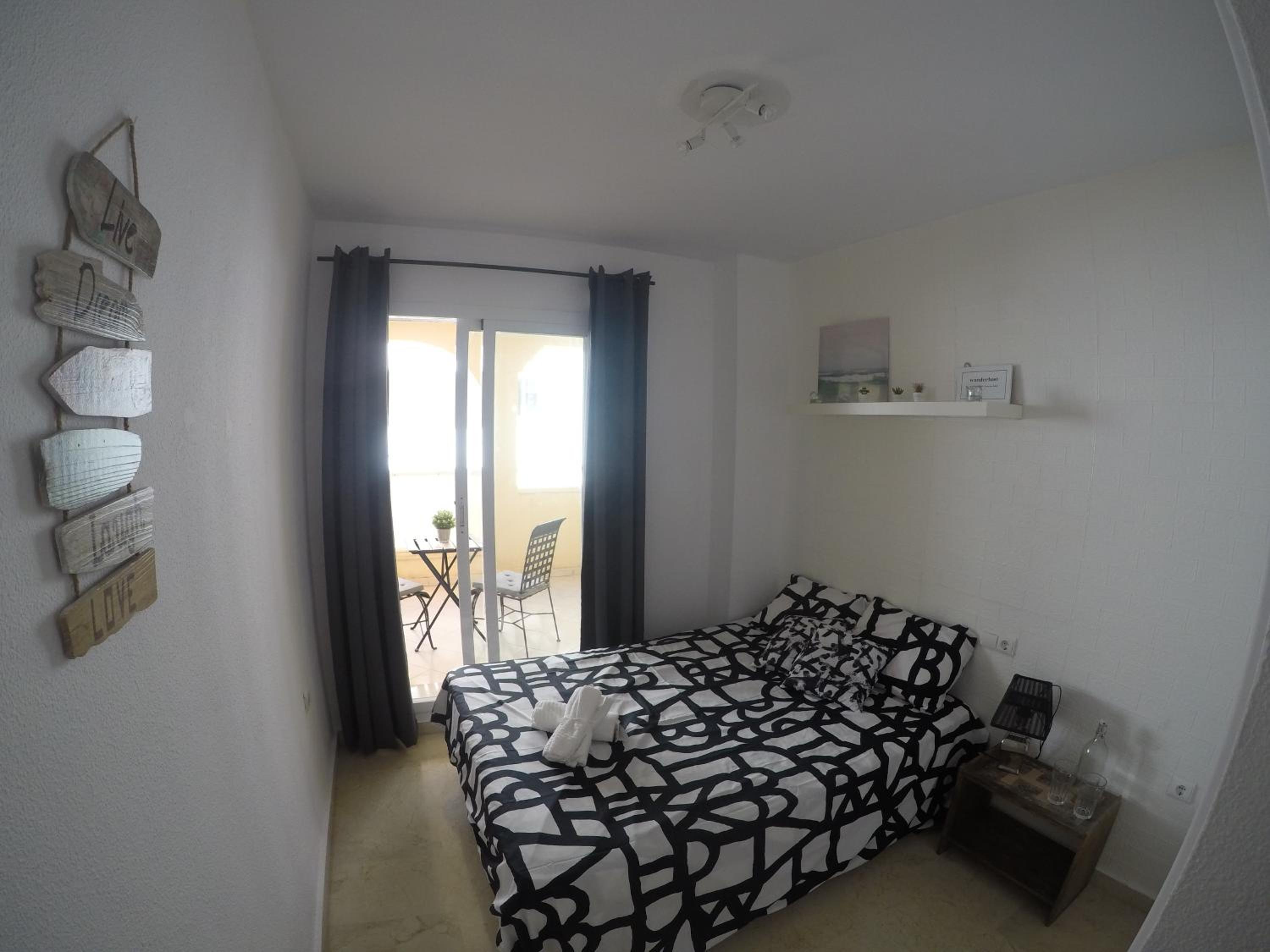Bonita y moderna habitación a 300m de la playa photo 5
