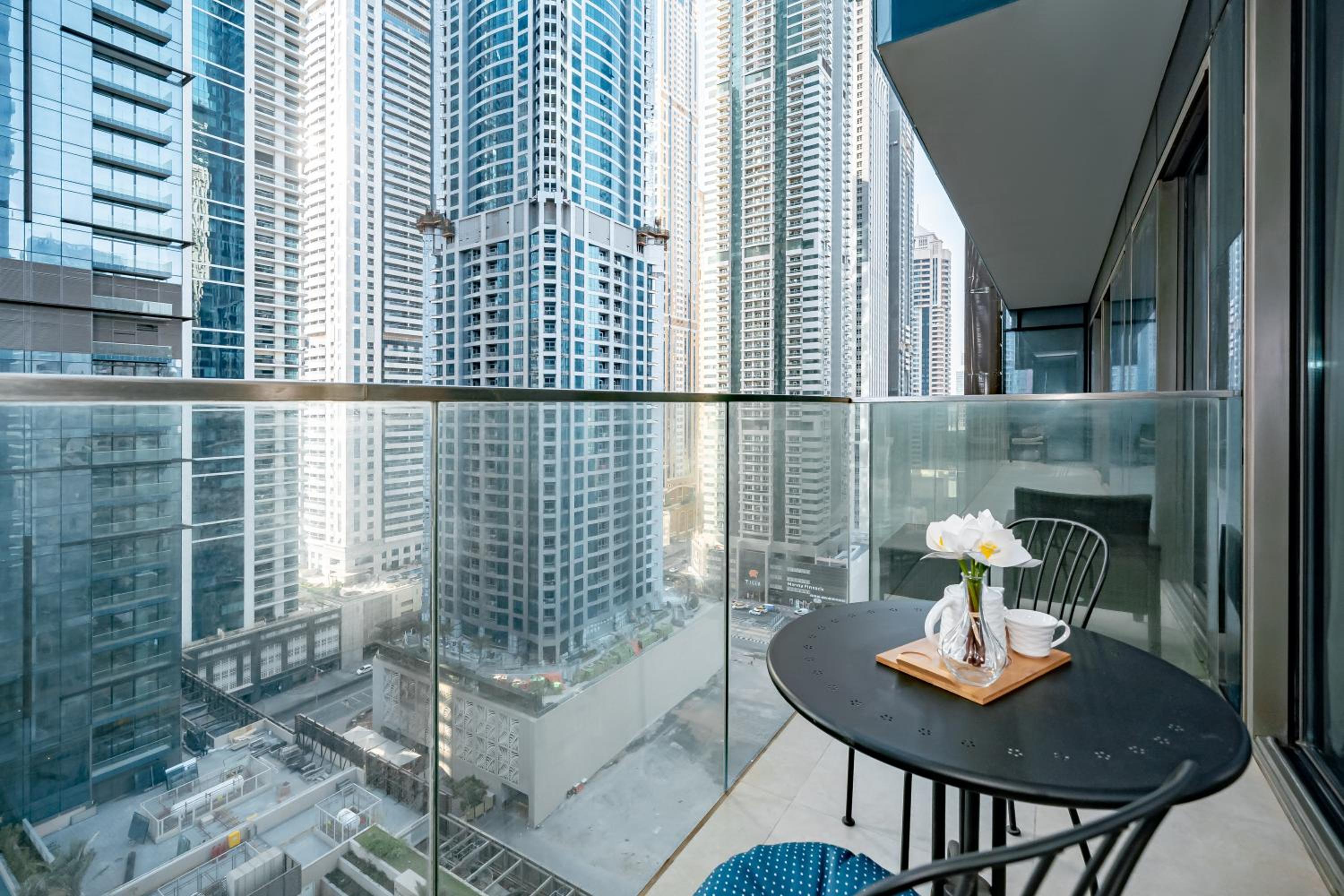 HiGuests - Unique Studio With Stunning Panoramic Marina Views