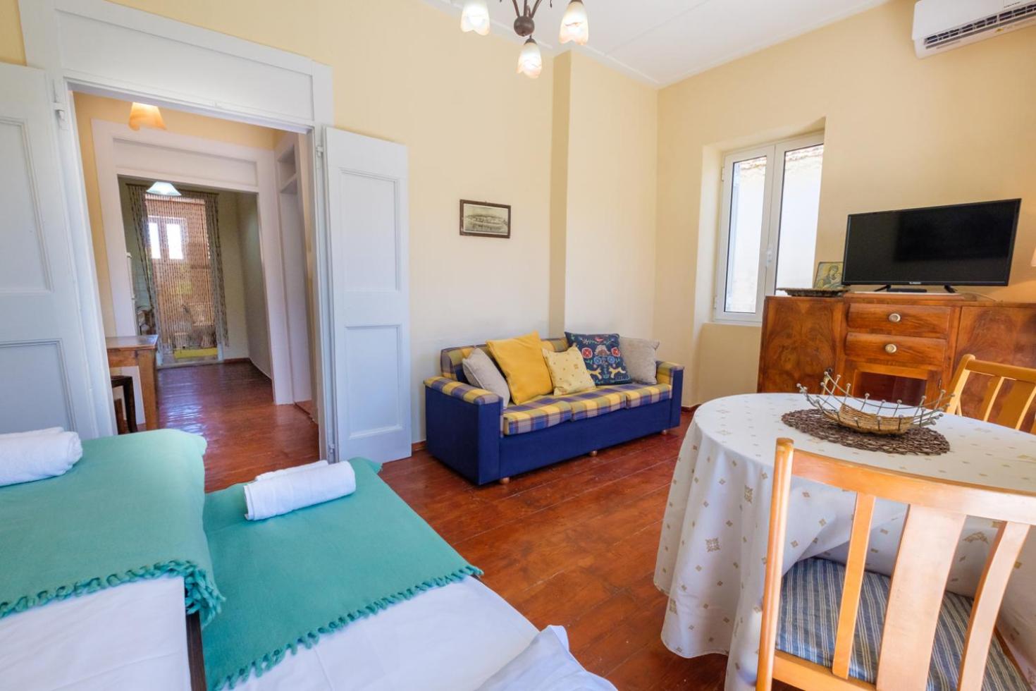 Annetas House view 5