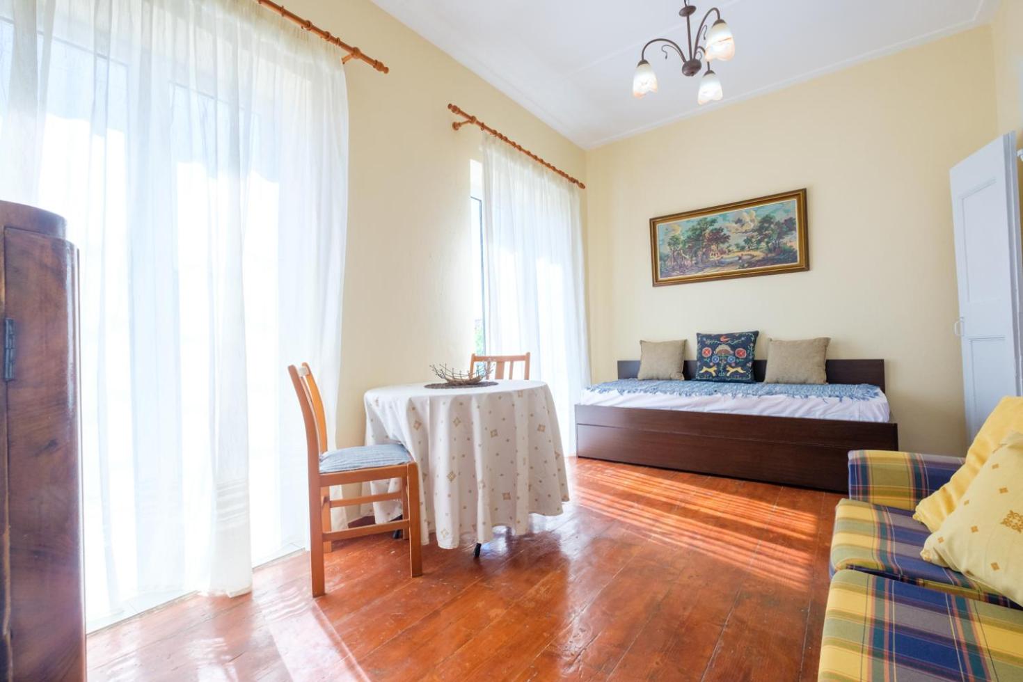 Annetas House view 4