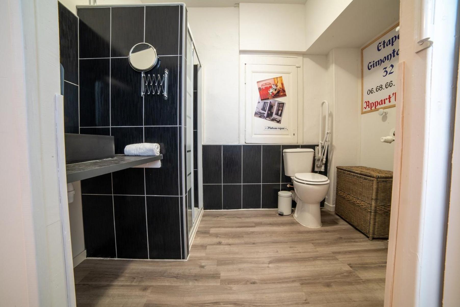 etape gimontoise 32 "Chambre tout confort" view 5
