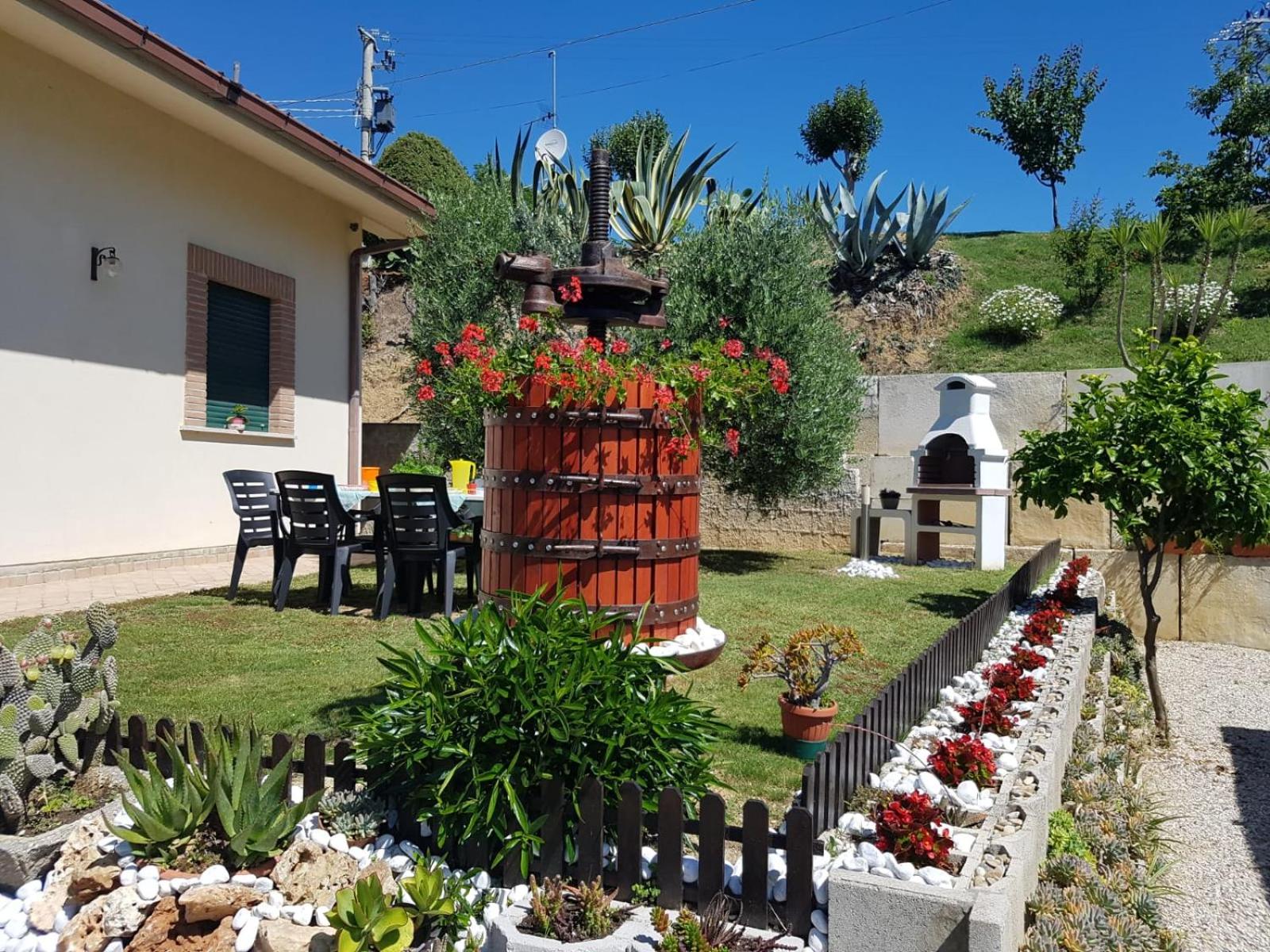 Villetta in collina a due passi dal mare