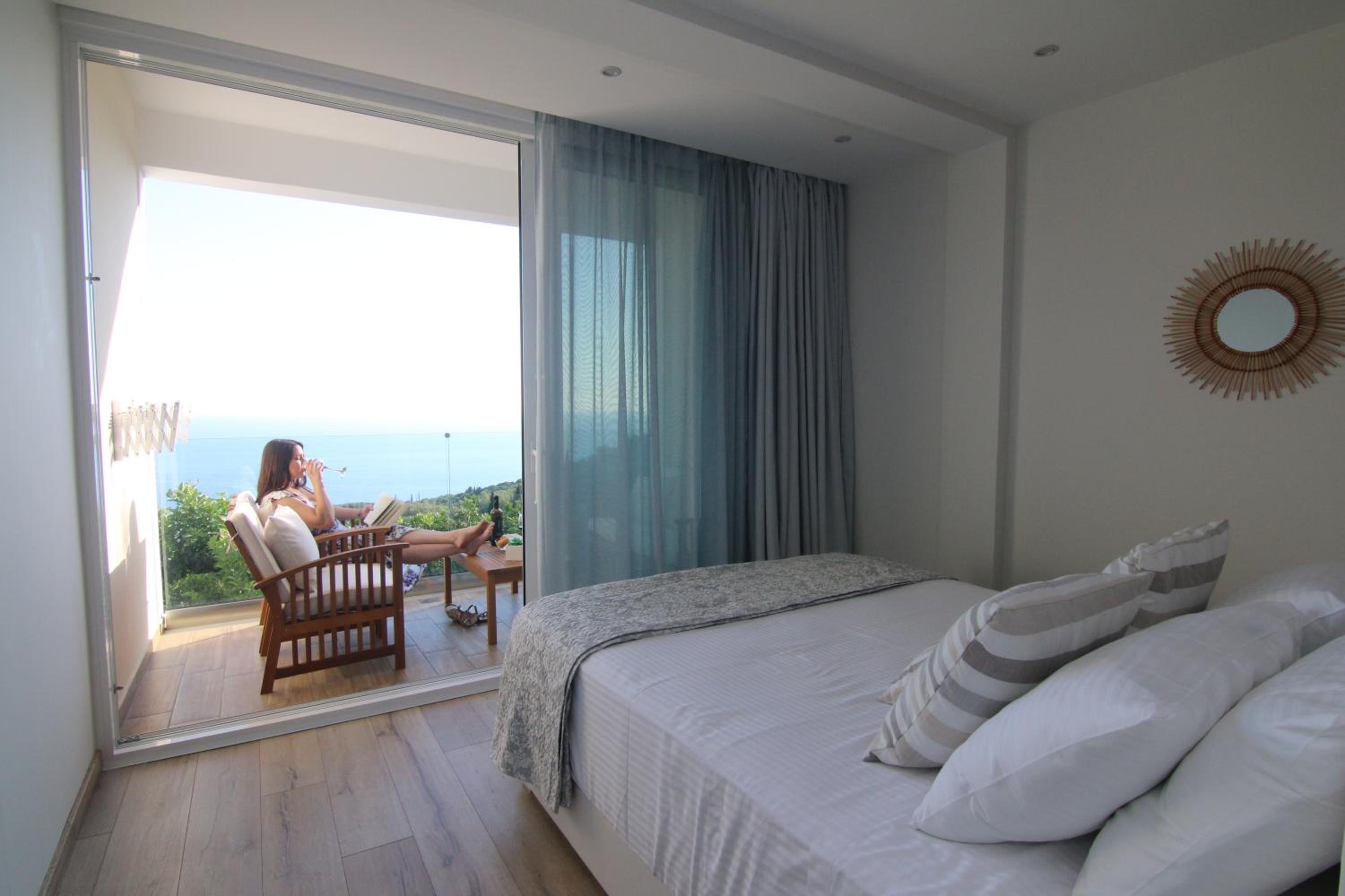 Lakones Deluxe Suites