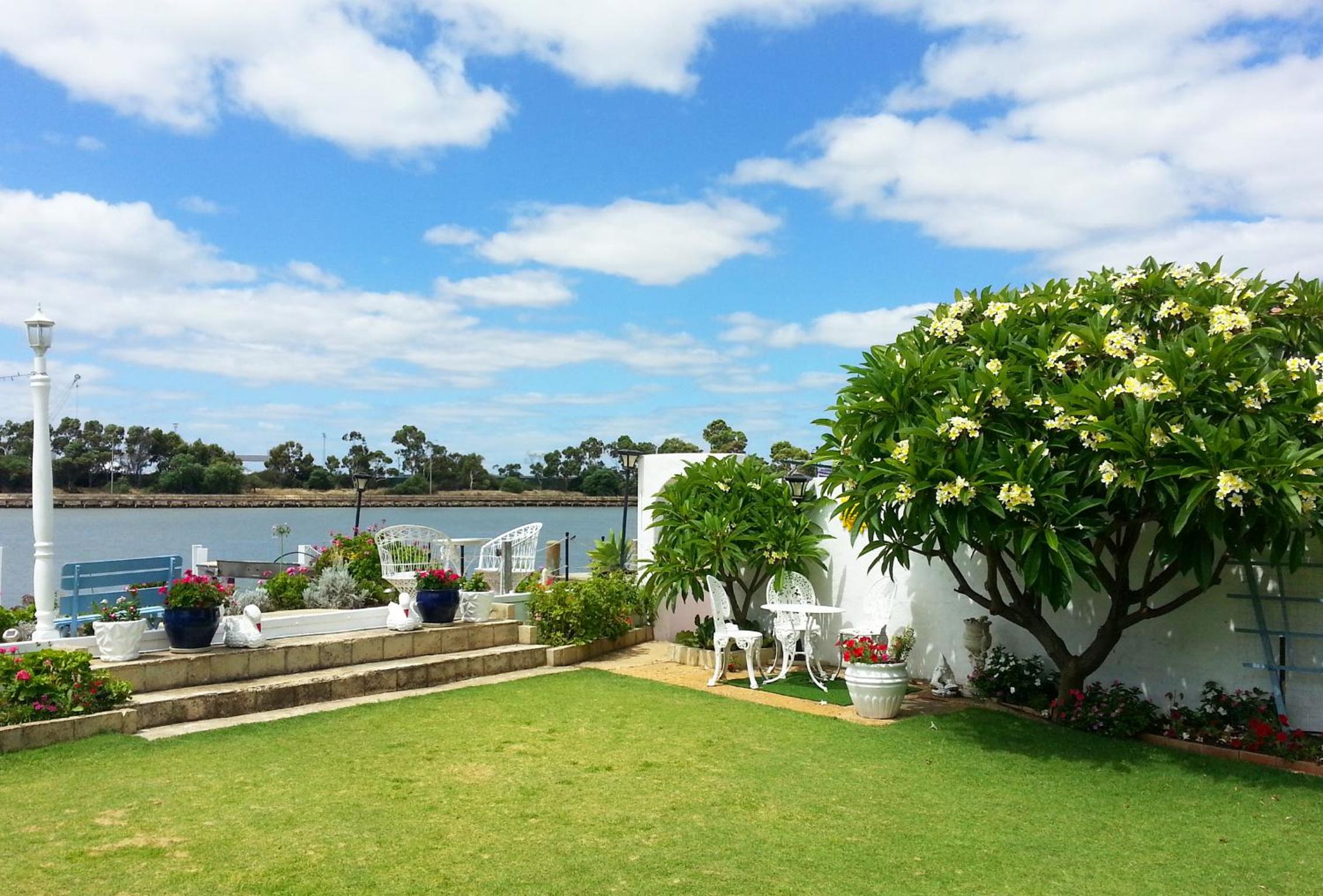 Boathouse Bunbury Bed & Breakfast