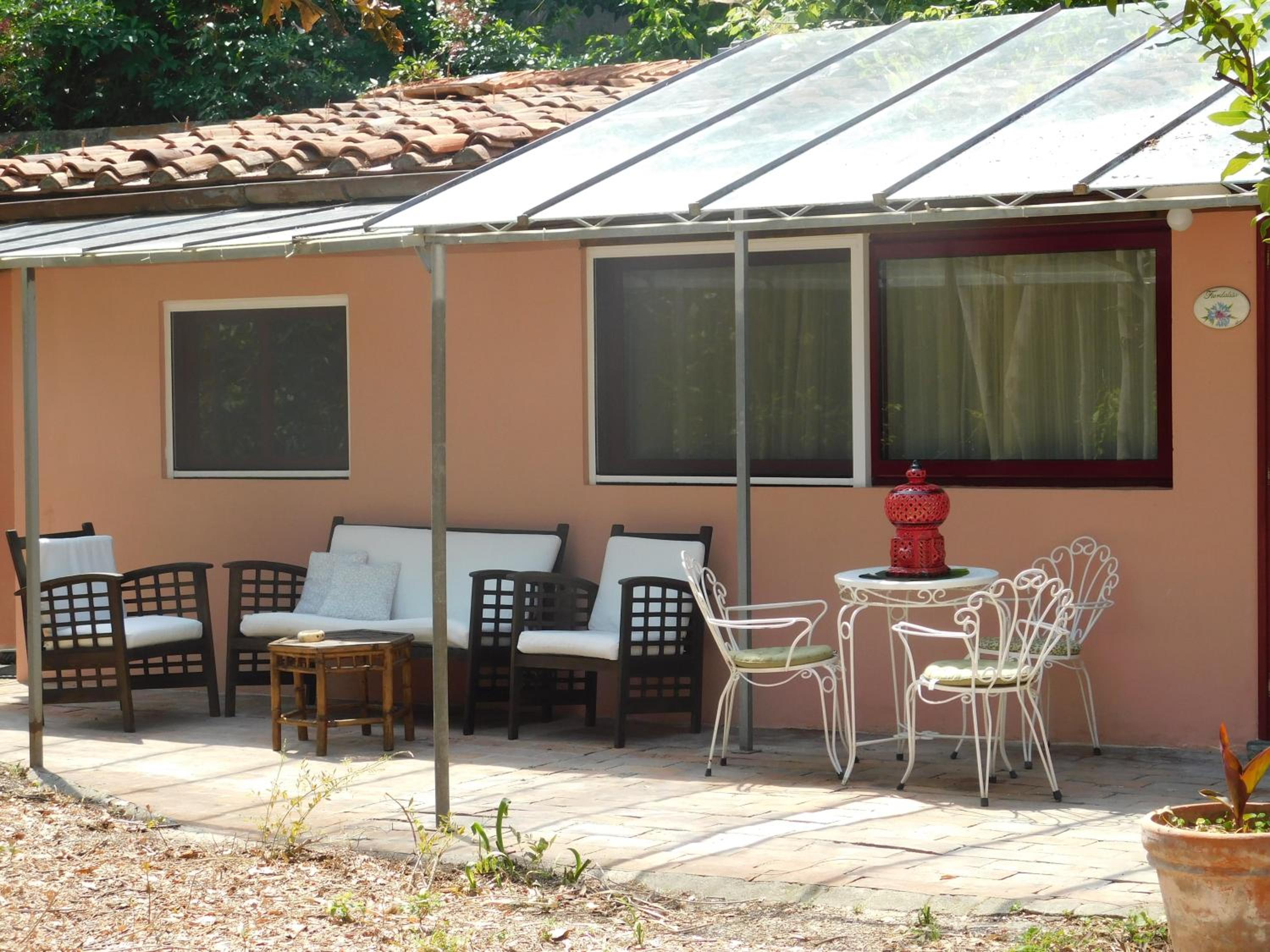 Appartamento con piscina immersa nel verde view 4