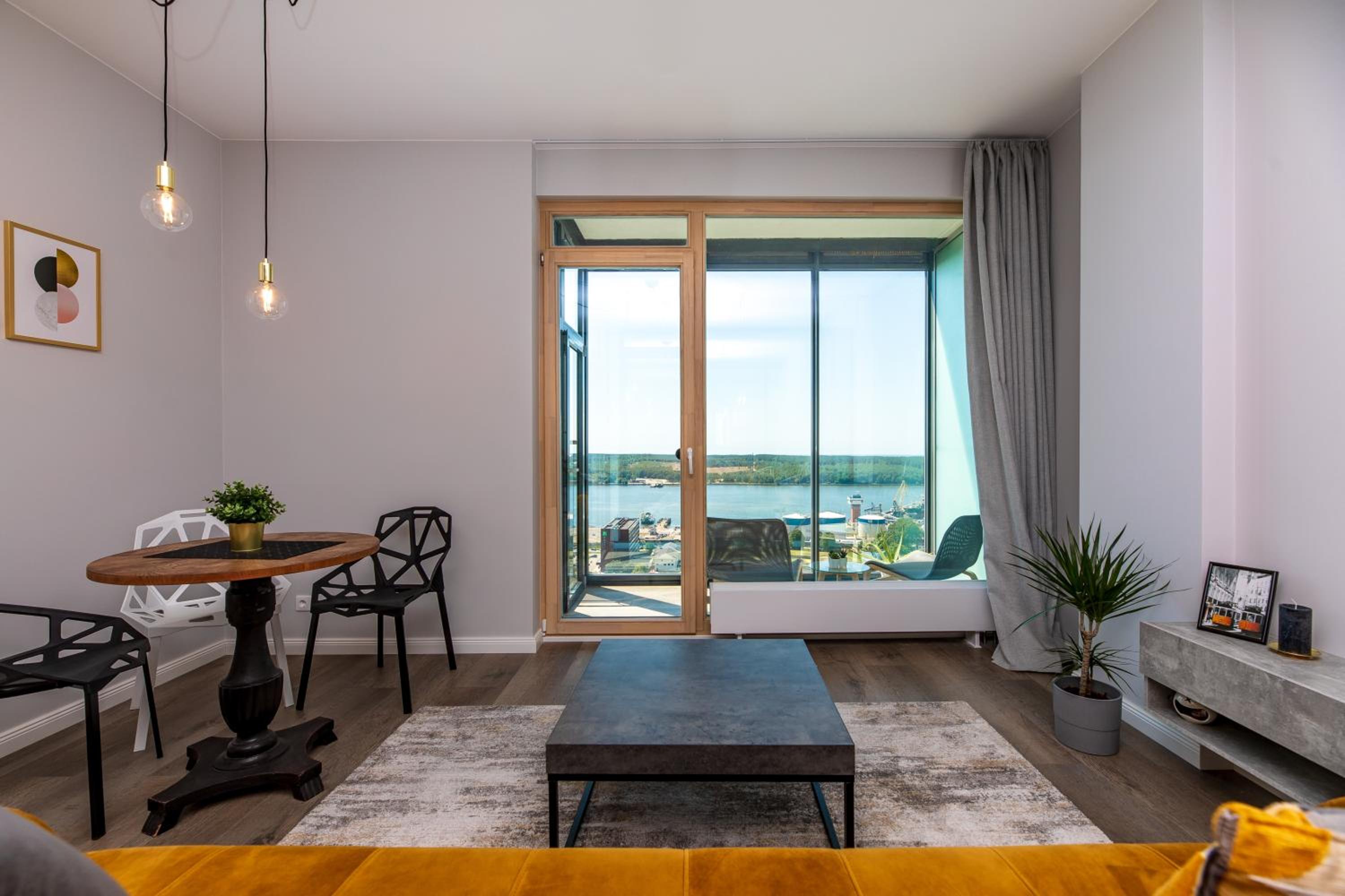 Modern spacious studio w/ Sea Views
