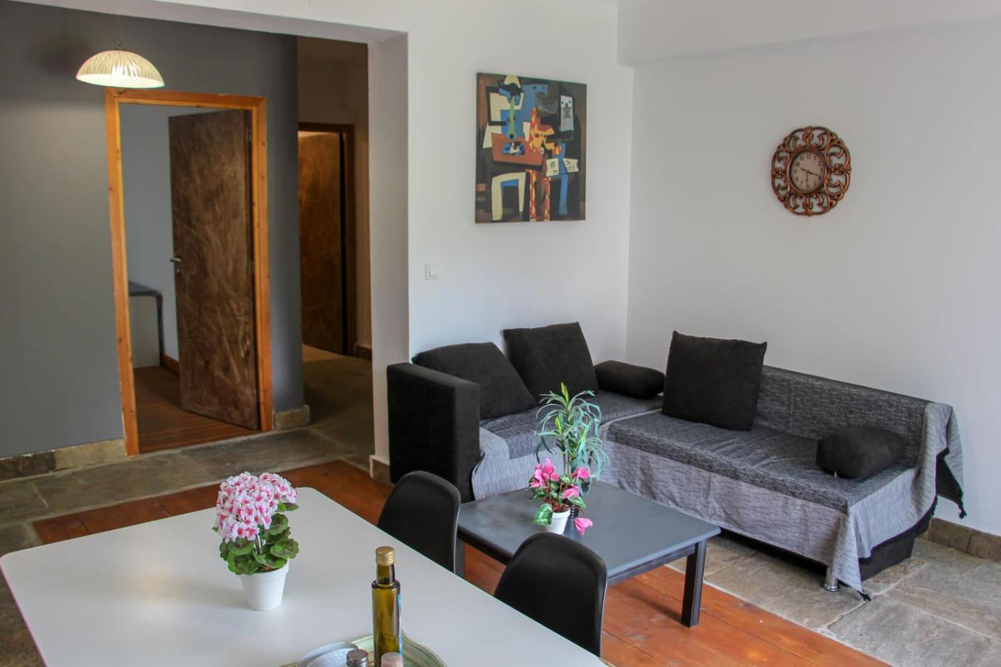 Mirador Apartments view 4