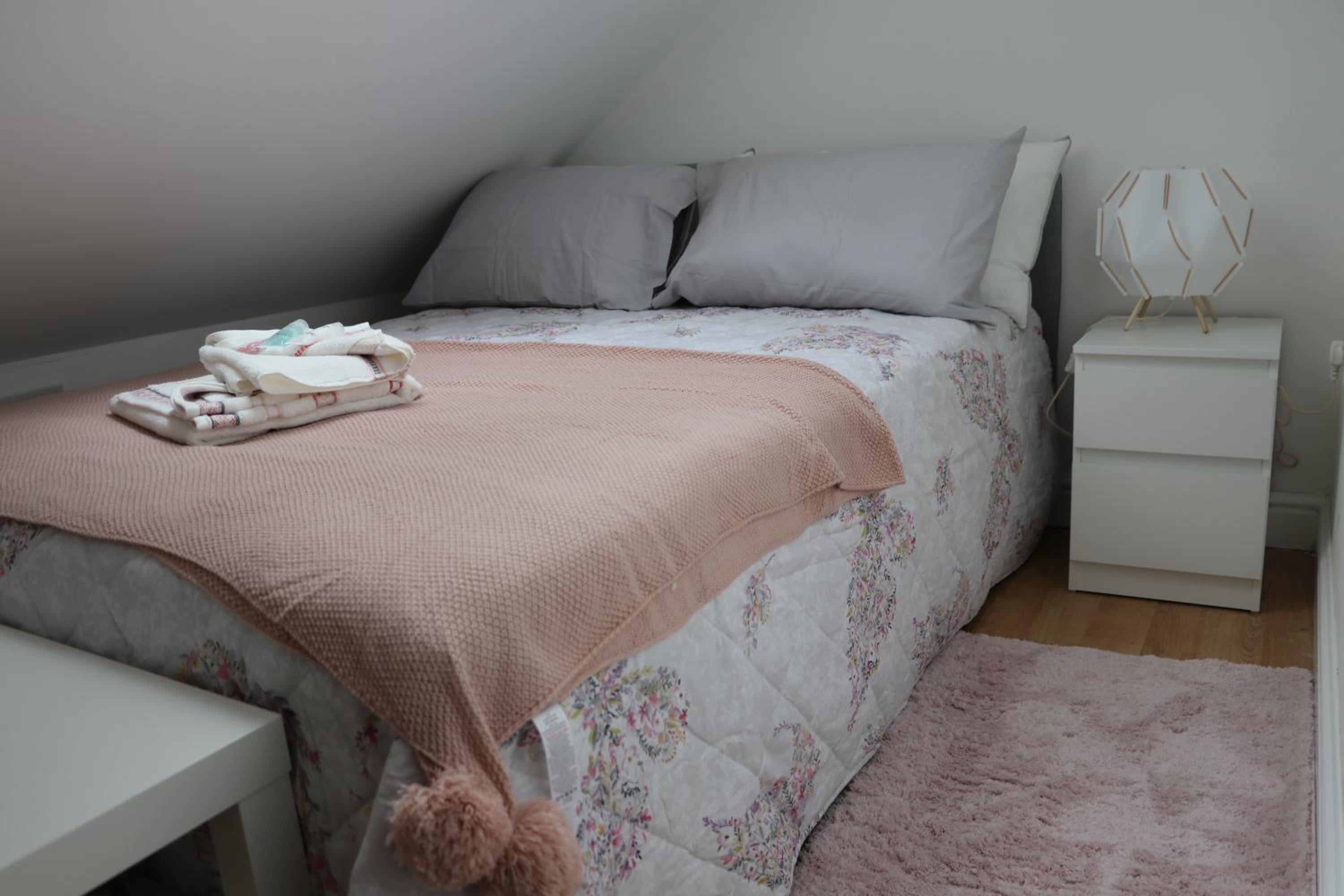 Cosy & Spacious 5 bedroom Luxurious Home