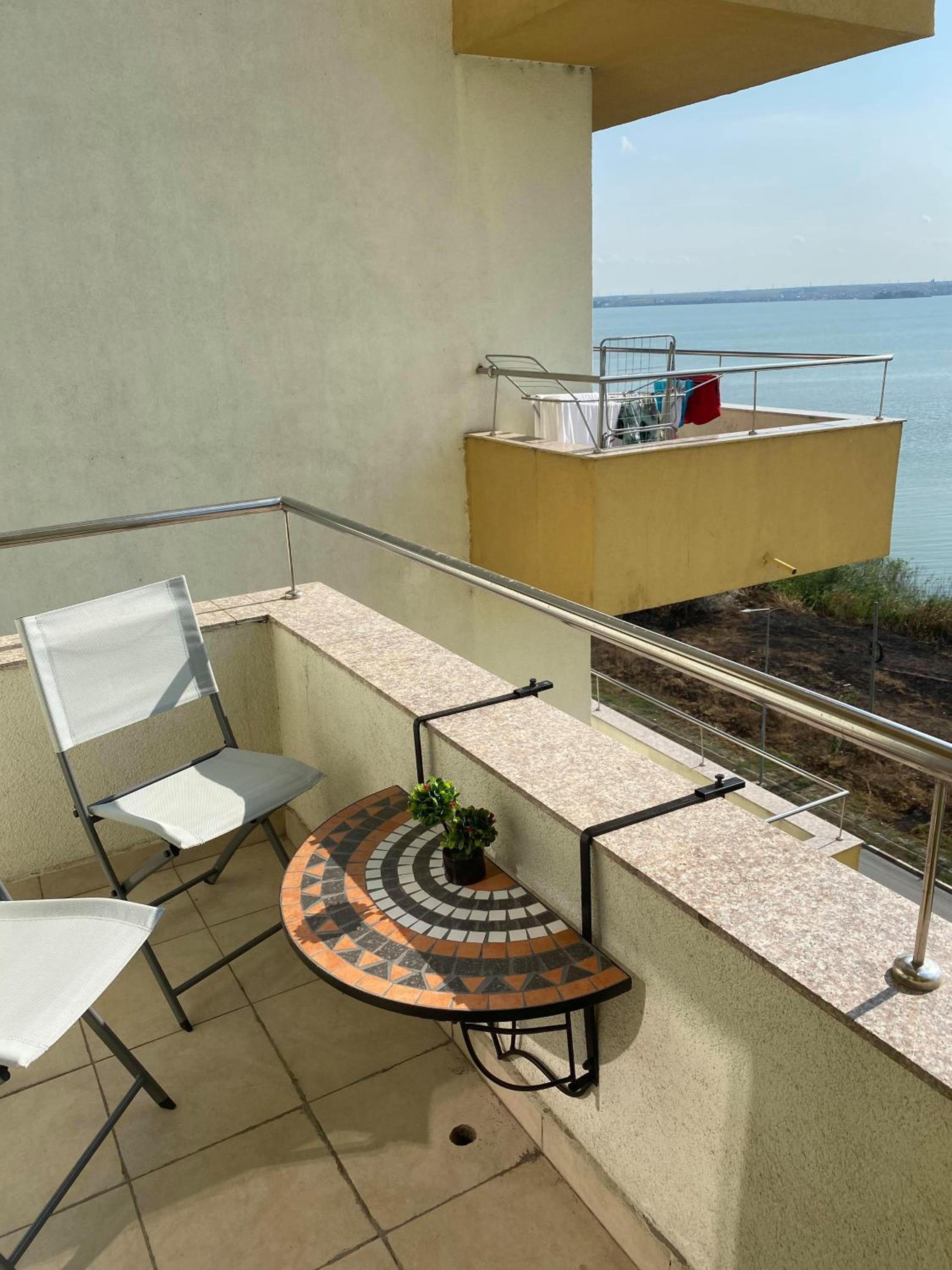 Lake View Apartment Mamaia Summerland