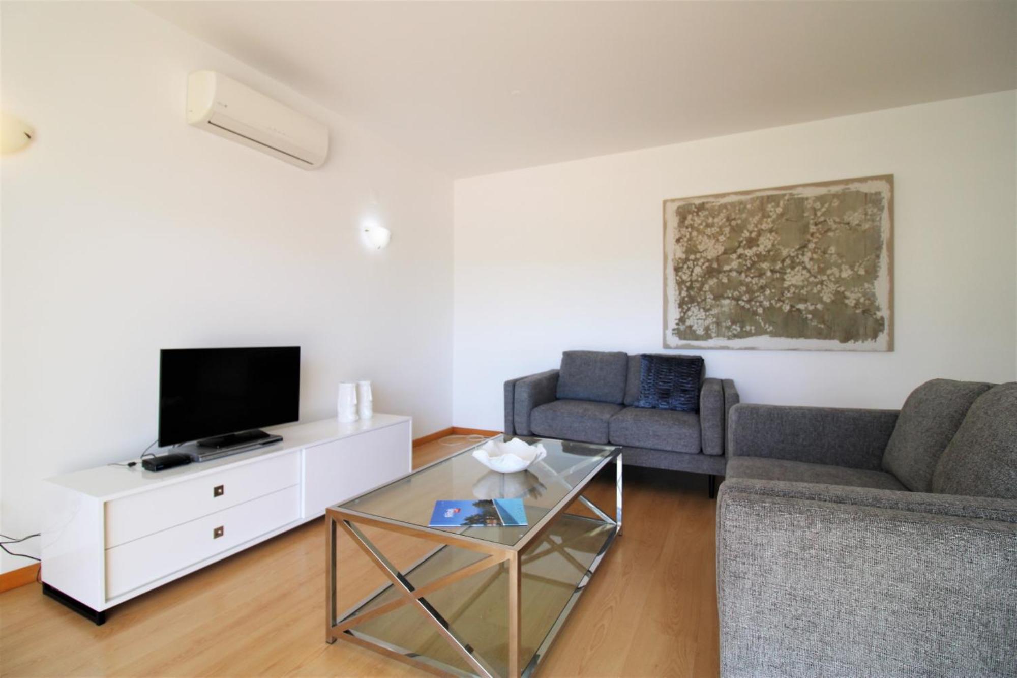 Lagos Marina Apartment II view 4