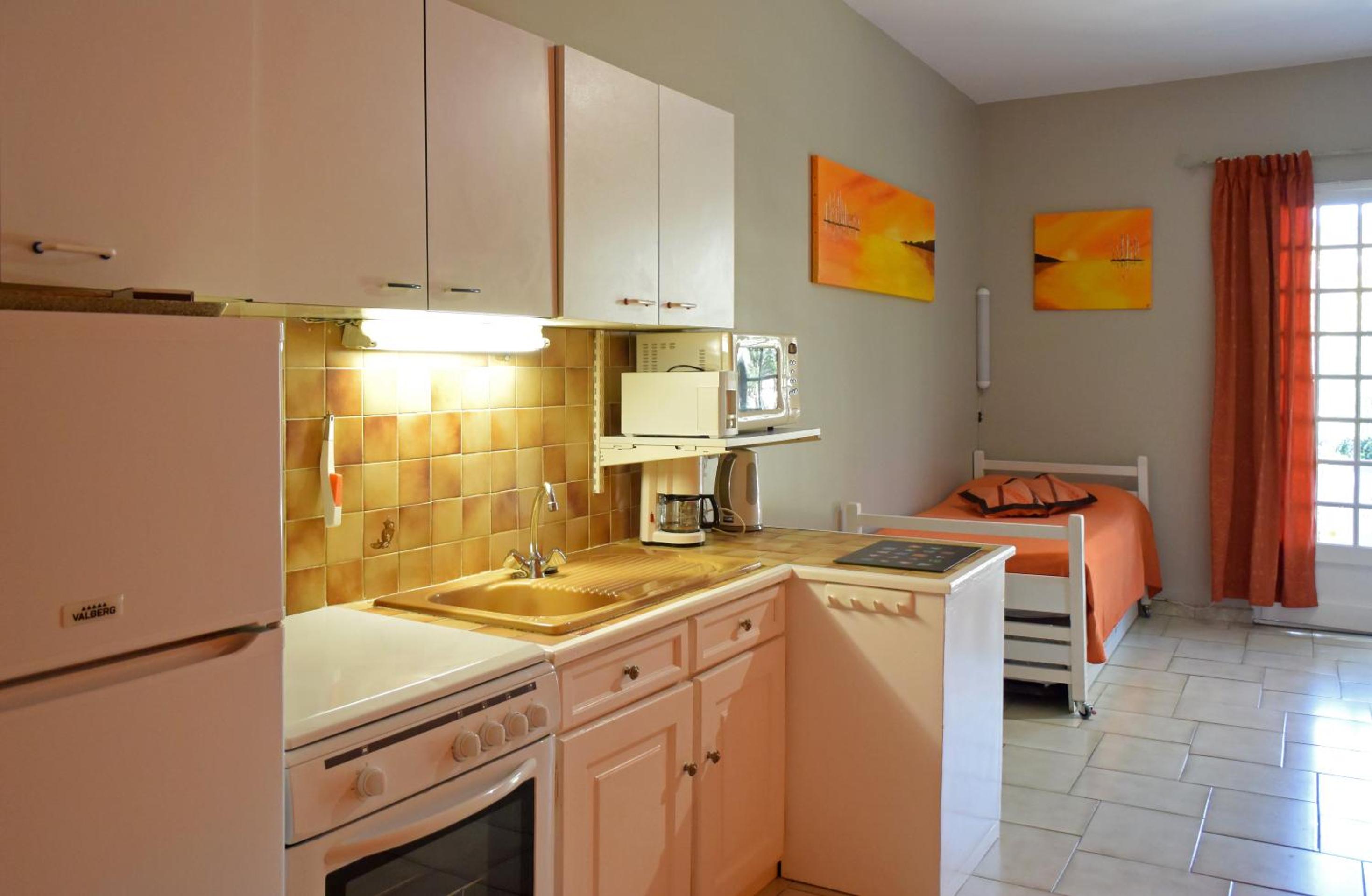 APPARTEMENTS DANS VILLA EN REZ DE JARDIN