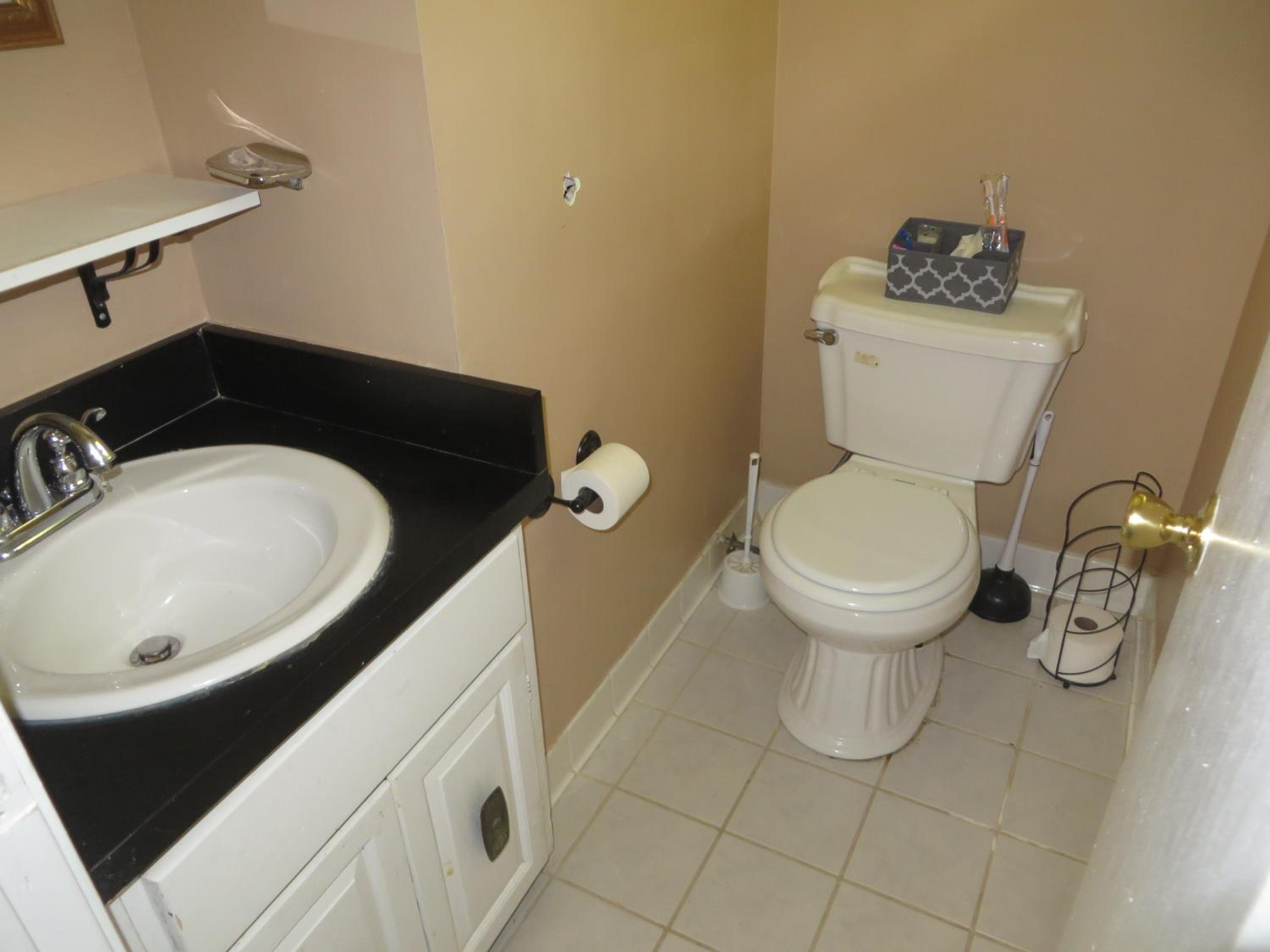 Atlanta Hartsfield Airport Guesthouse - Netflix Disney Amzn view 4