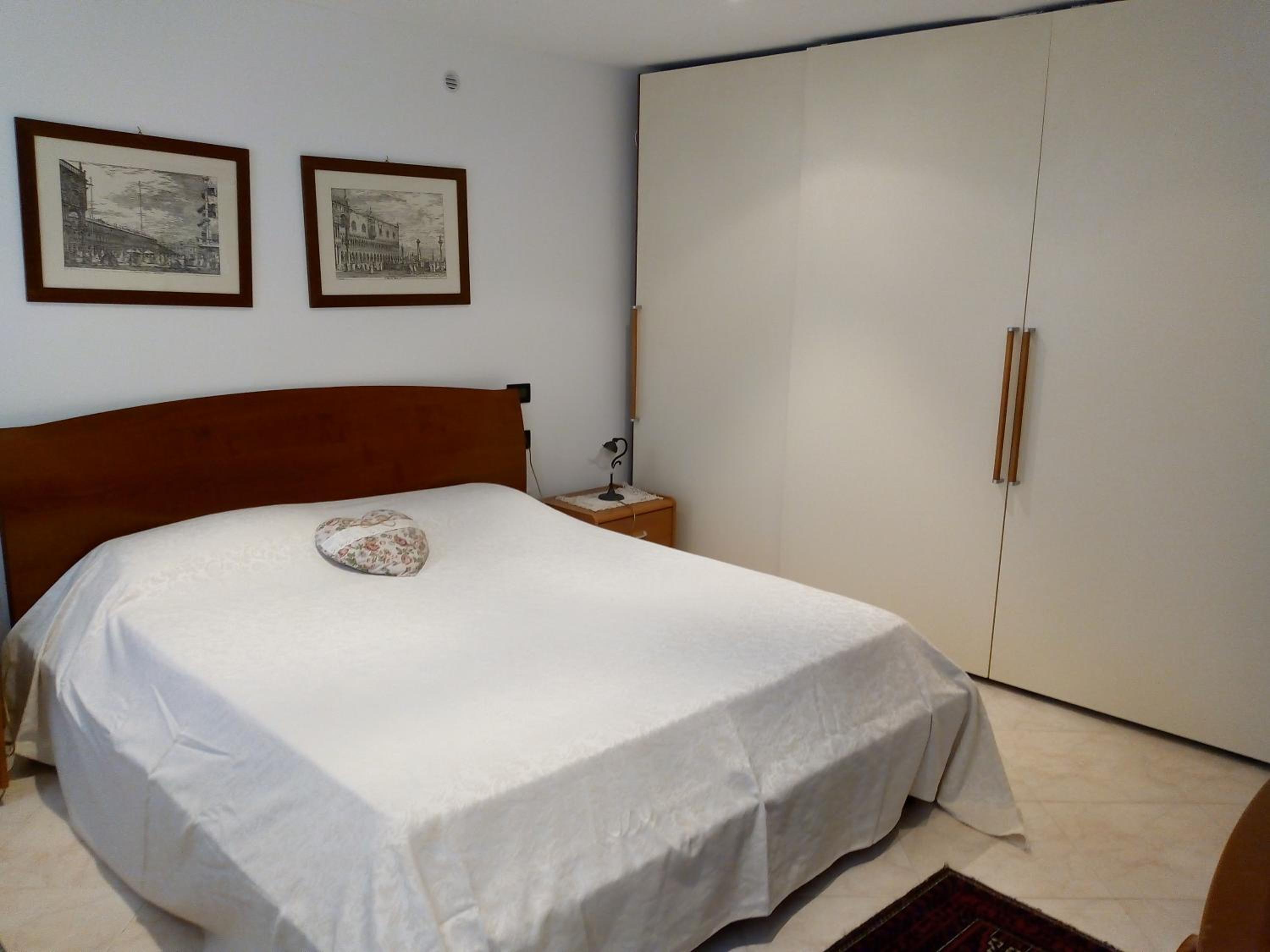 Apartment with a Secret and Romantic Park photo 4