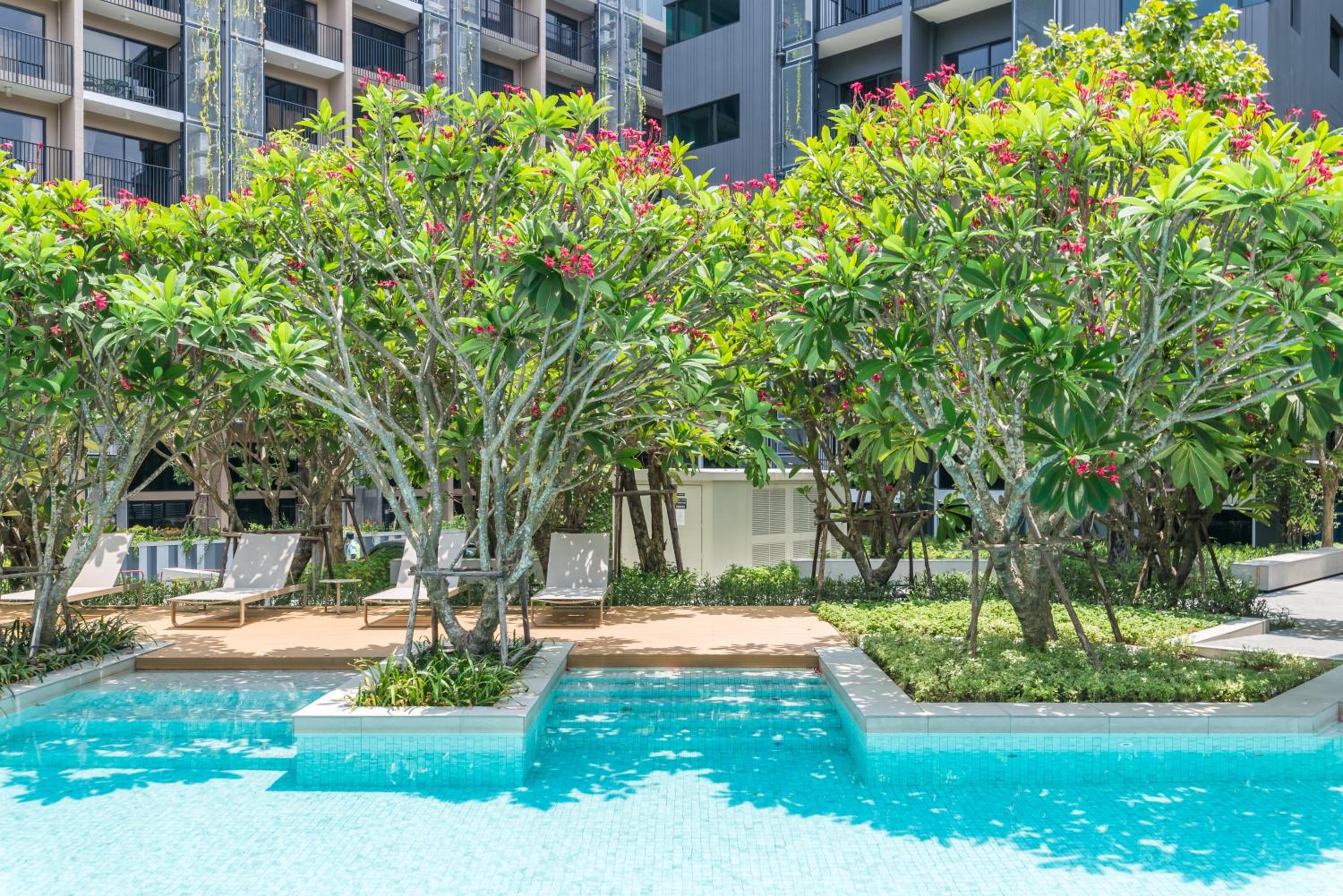 Blossom Sathorn by Plearn