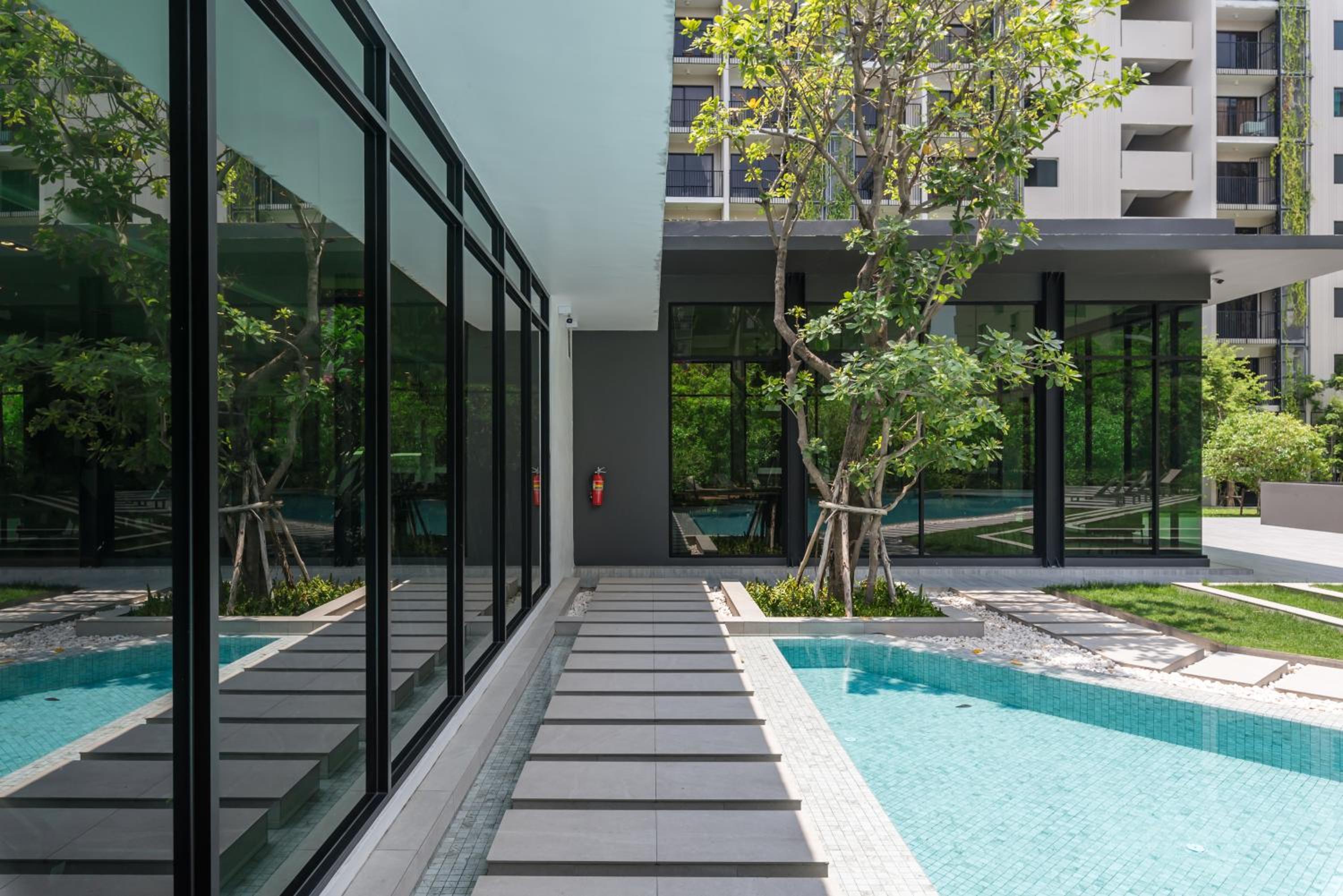 Blossom Sathorn by Plearn