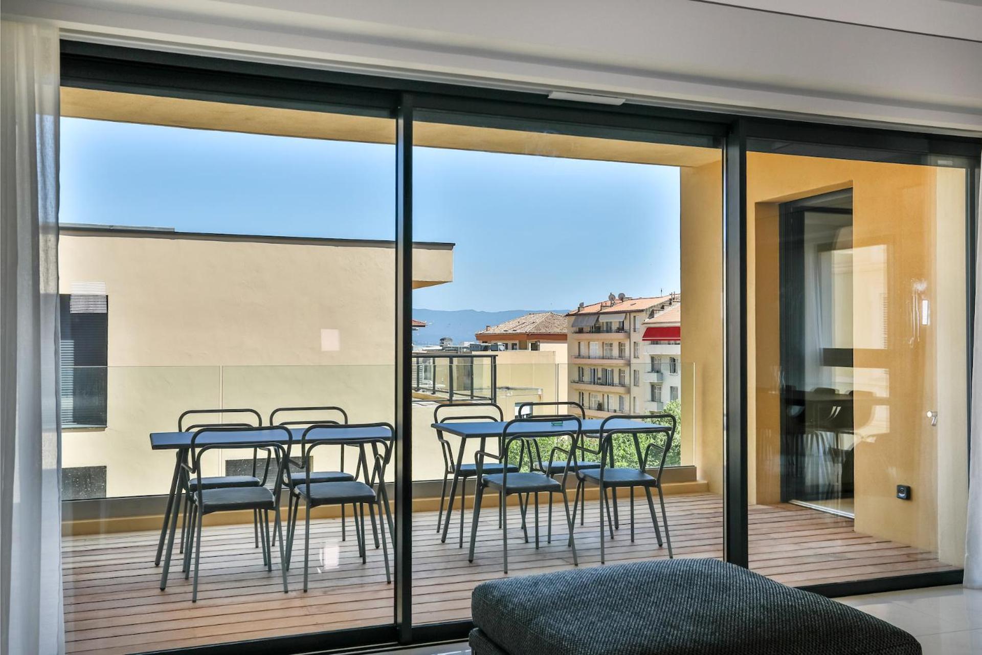 balcony