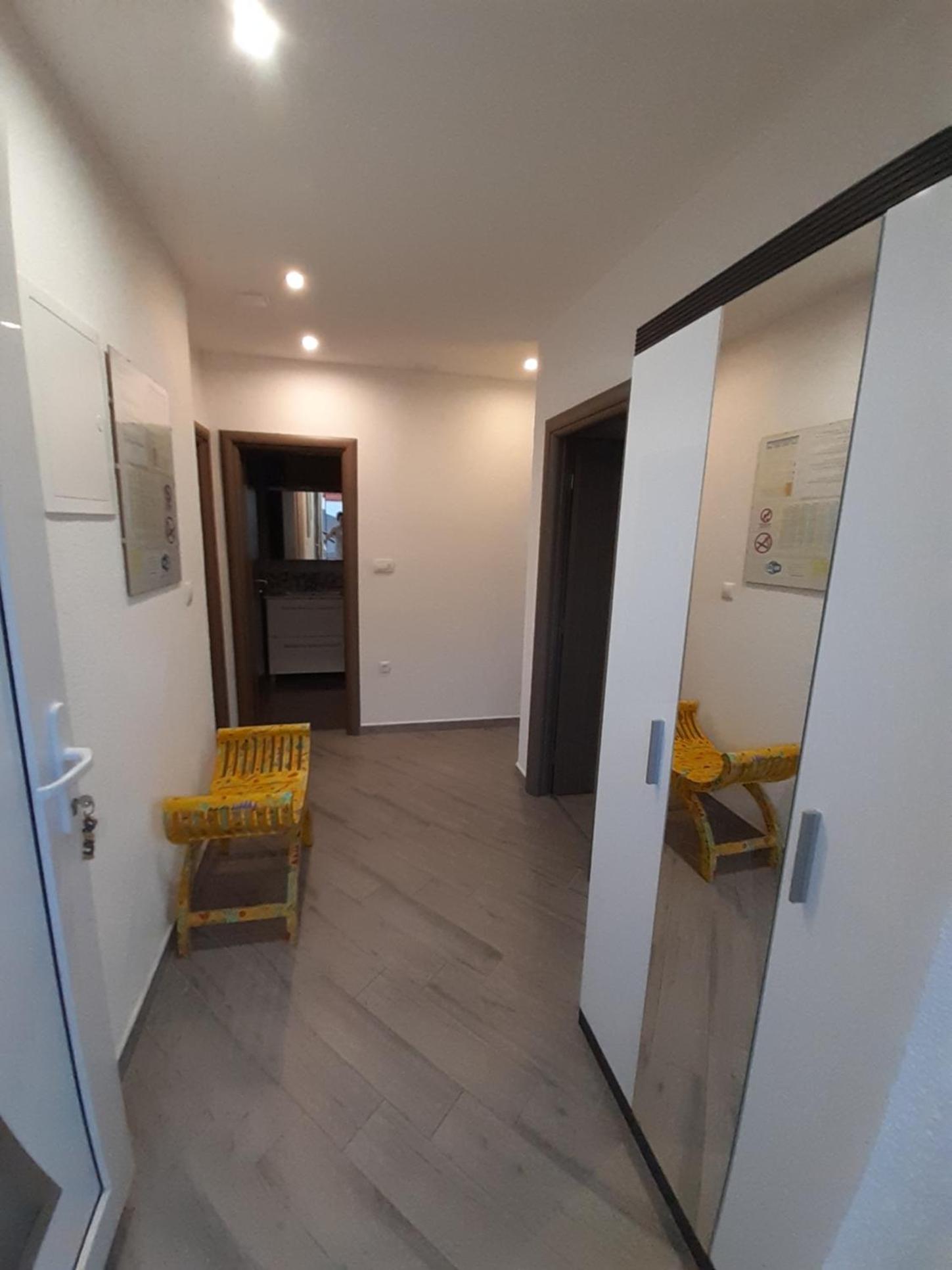 Apartment Lucky with Jacuzzi view 4
