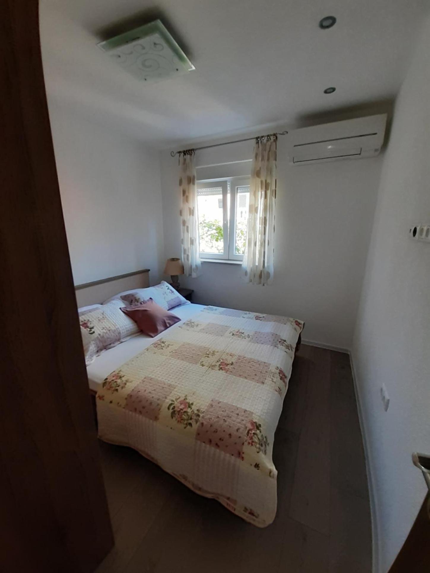 Apartment Lucky with Jacuzzi view 3